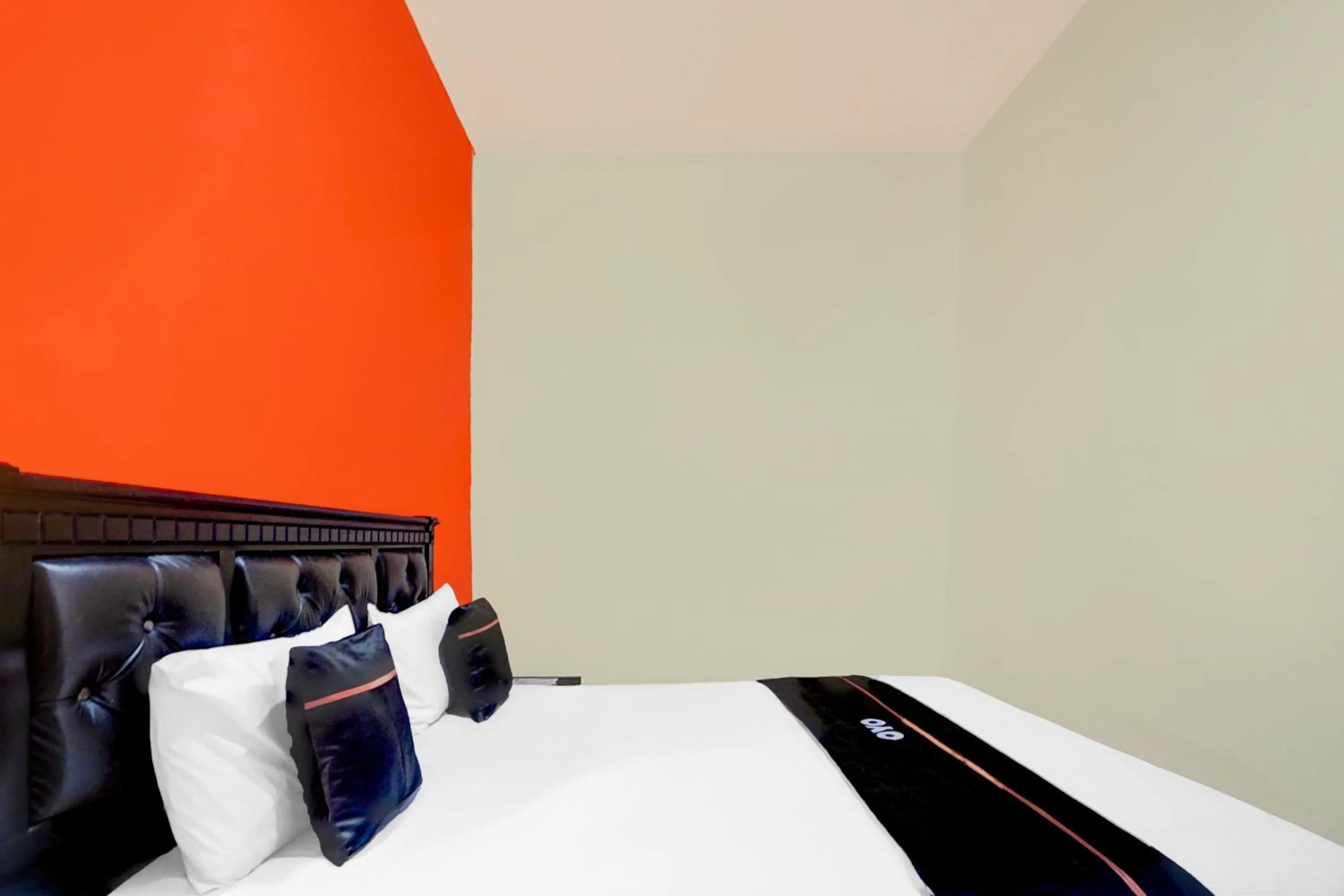 Bedroom, Bed in Hotel O 76 Gayungsari