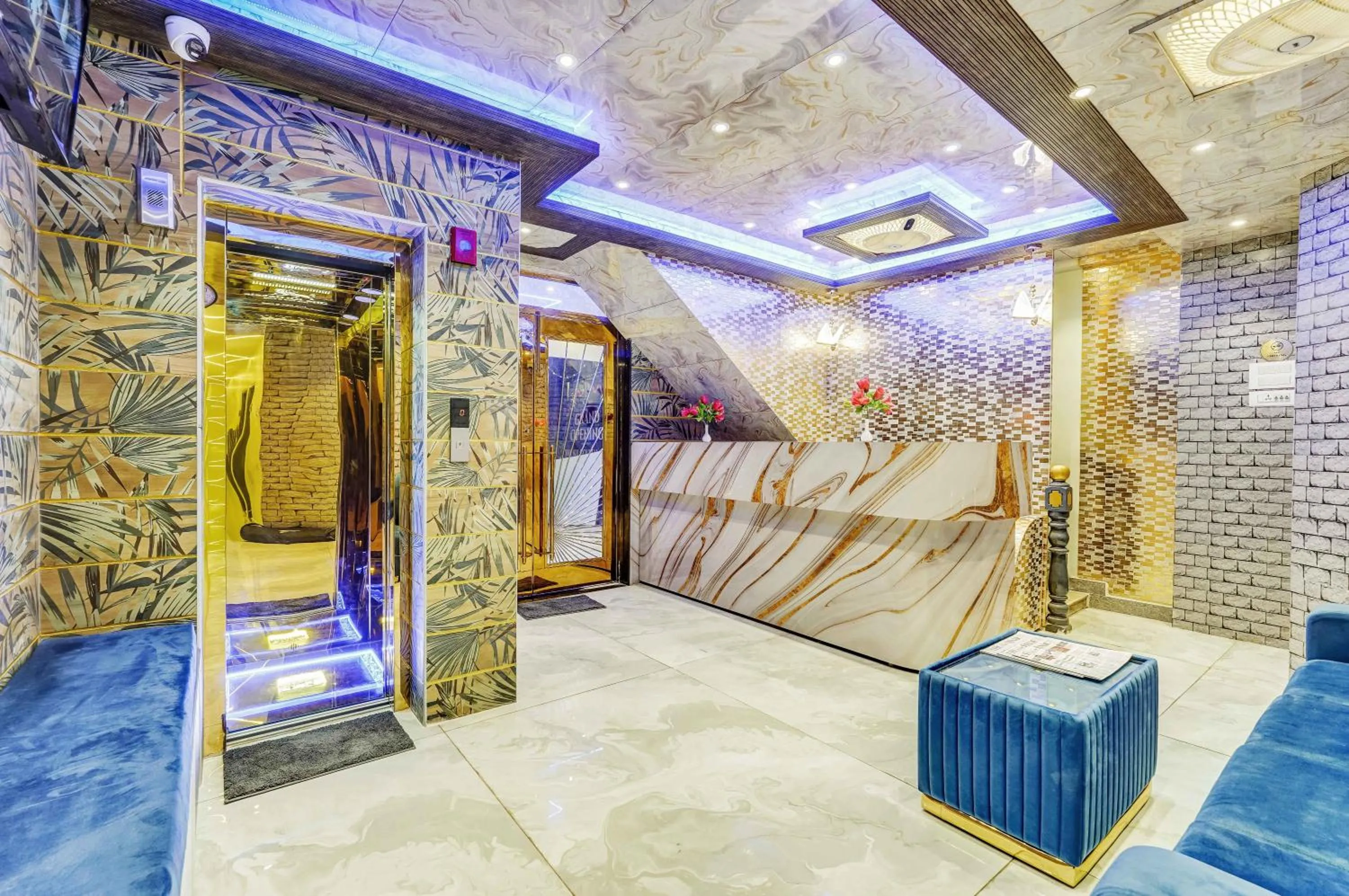 elevator in The K11 Golden Gate