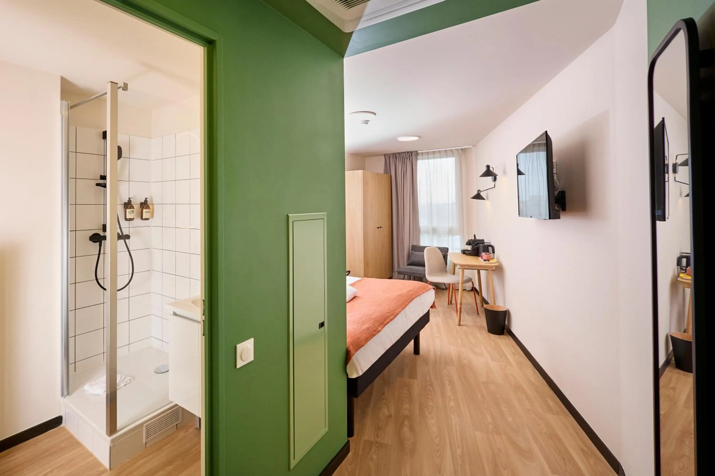 Bedroom, Bed in Hife Vélizy