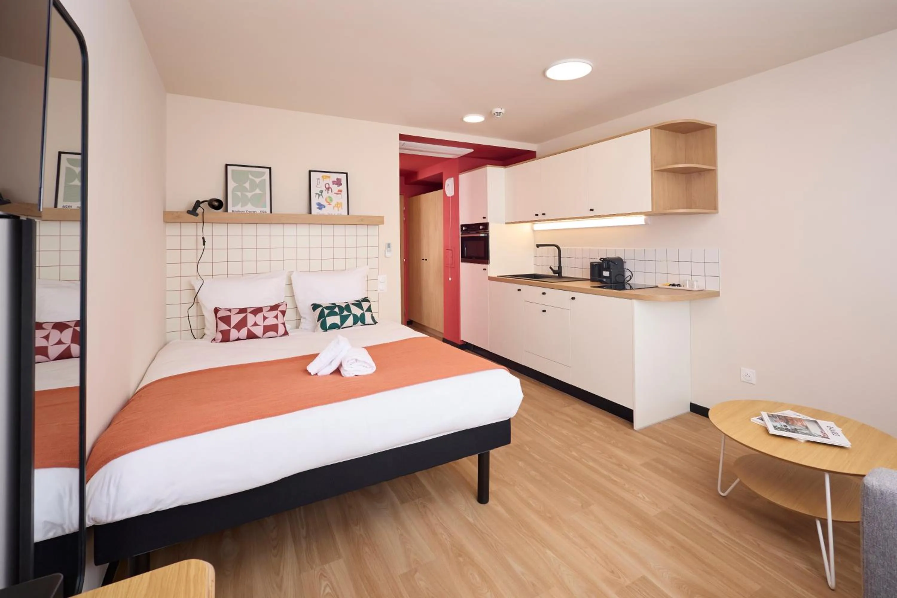 Bedroom, Bed in Hife Vélizy