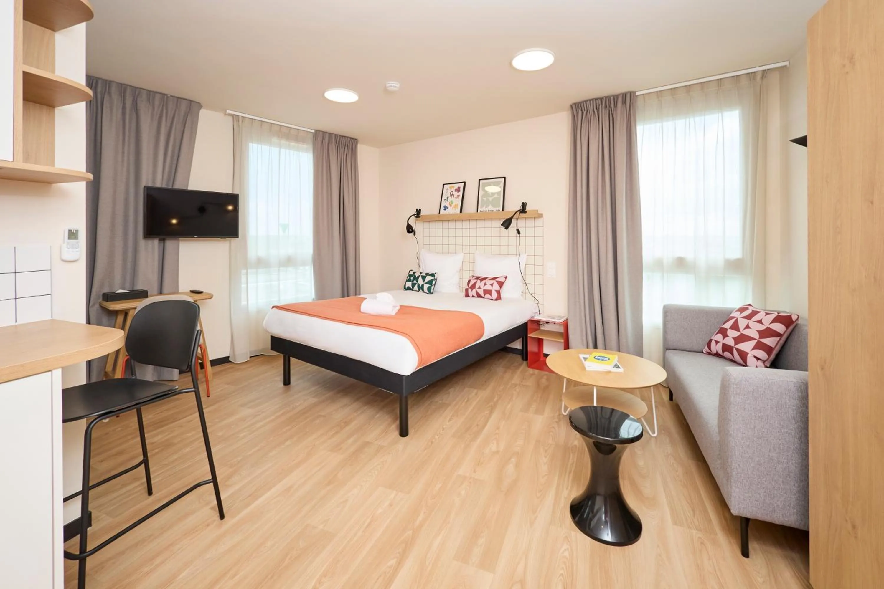 Bedroom, Bed in Hife Vélizy