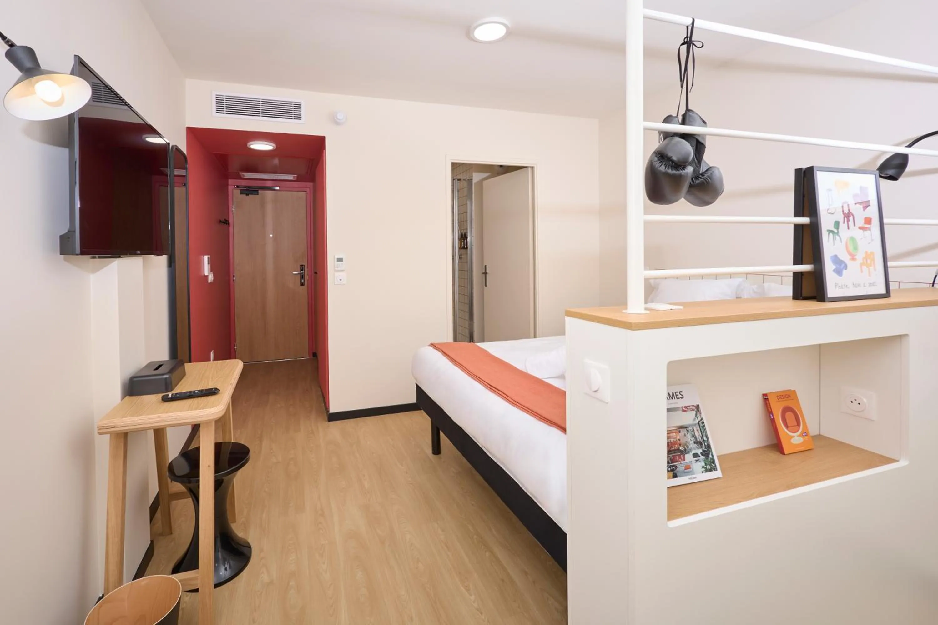 Bedroom, Bed in Hife Bordeaux