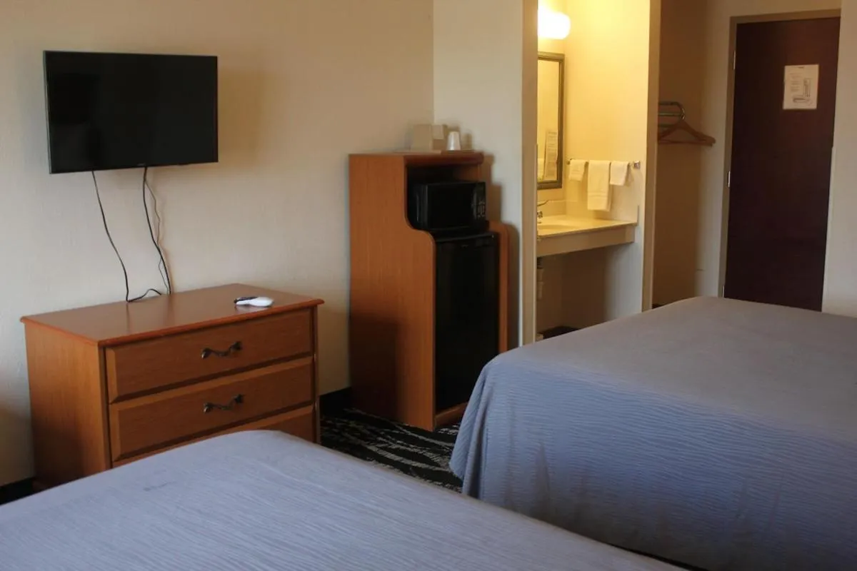 Bedroom, Bed in Heritage Inn and Suites