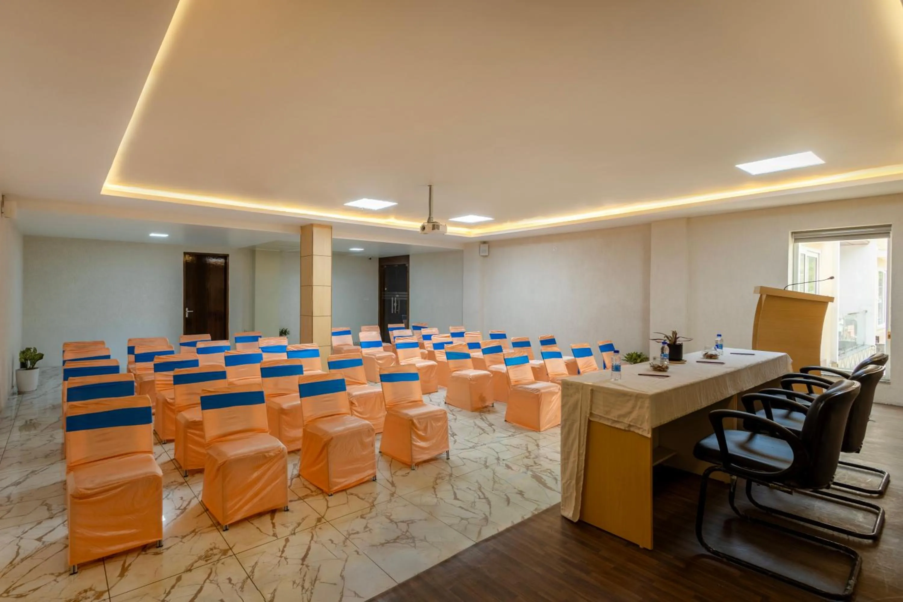 Meeting/conference room in Sterling Kastoori Rudraprayag