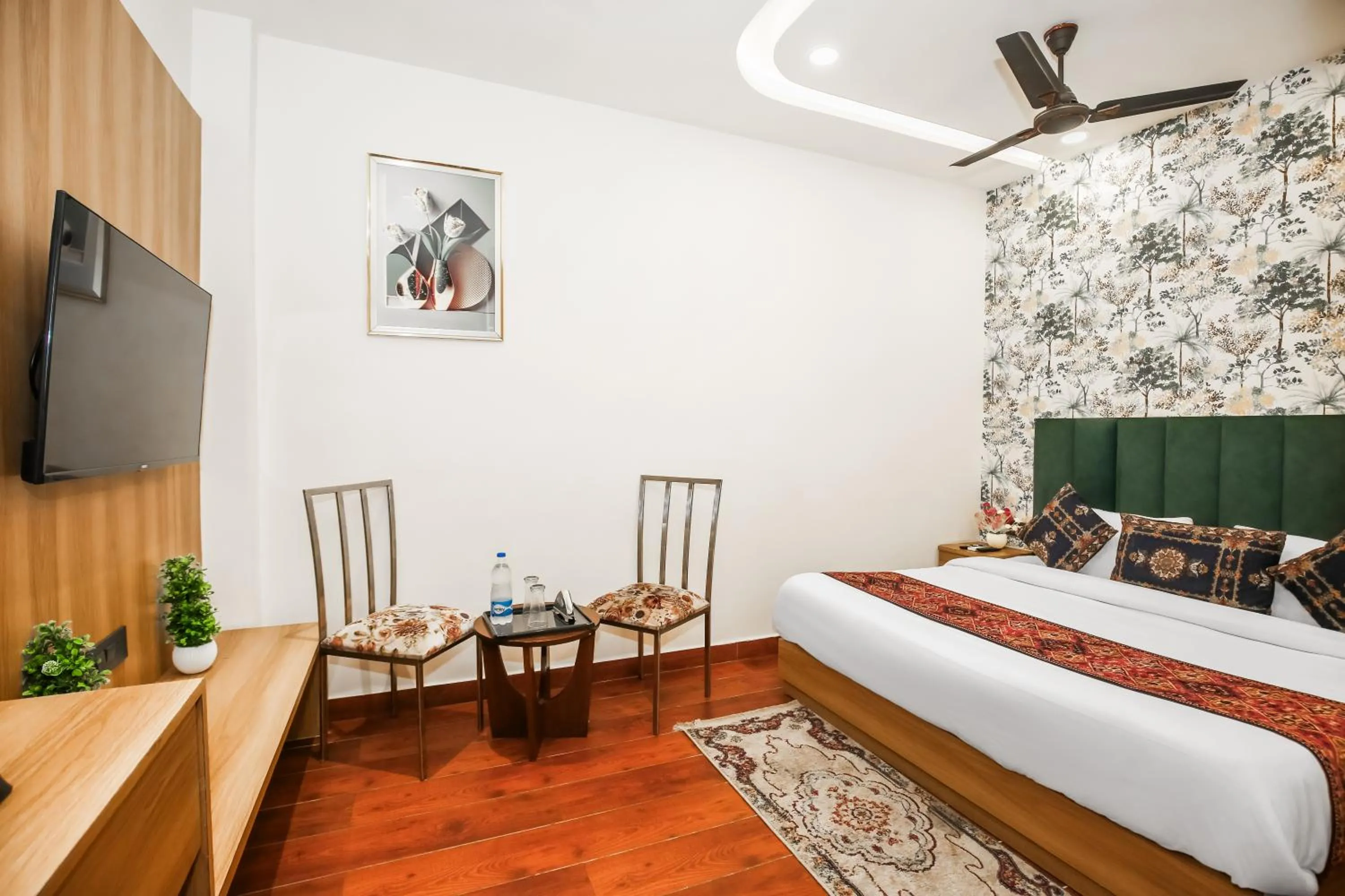 TV and multimedia in Hotel Platinum Stay InHouse Sanjha Chulha Restaurant
