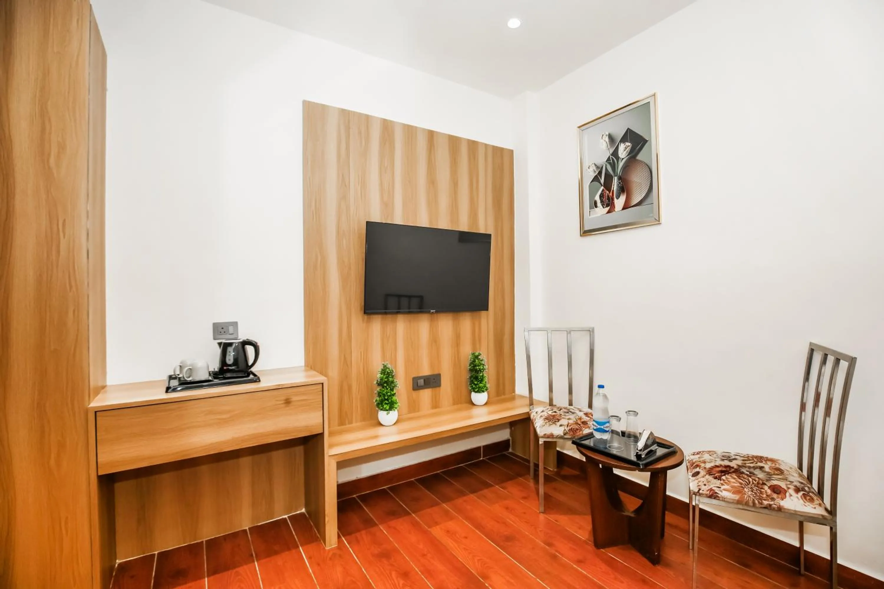 TV and multimedia in Hotel Platinum Stay InHouse Sanjha Chulha Restaurant
