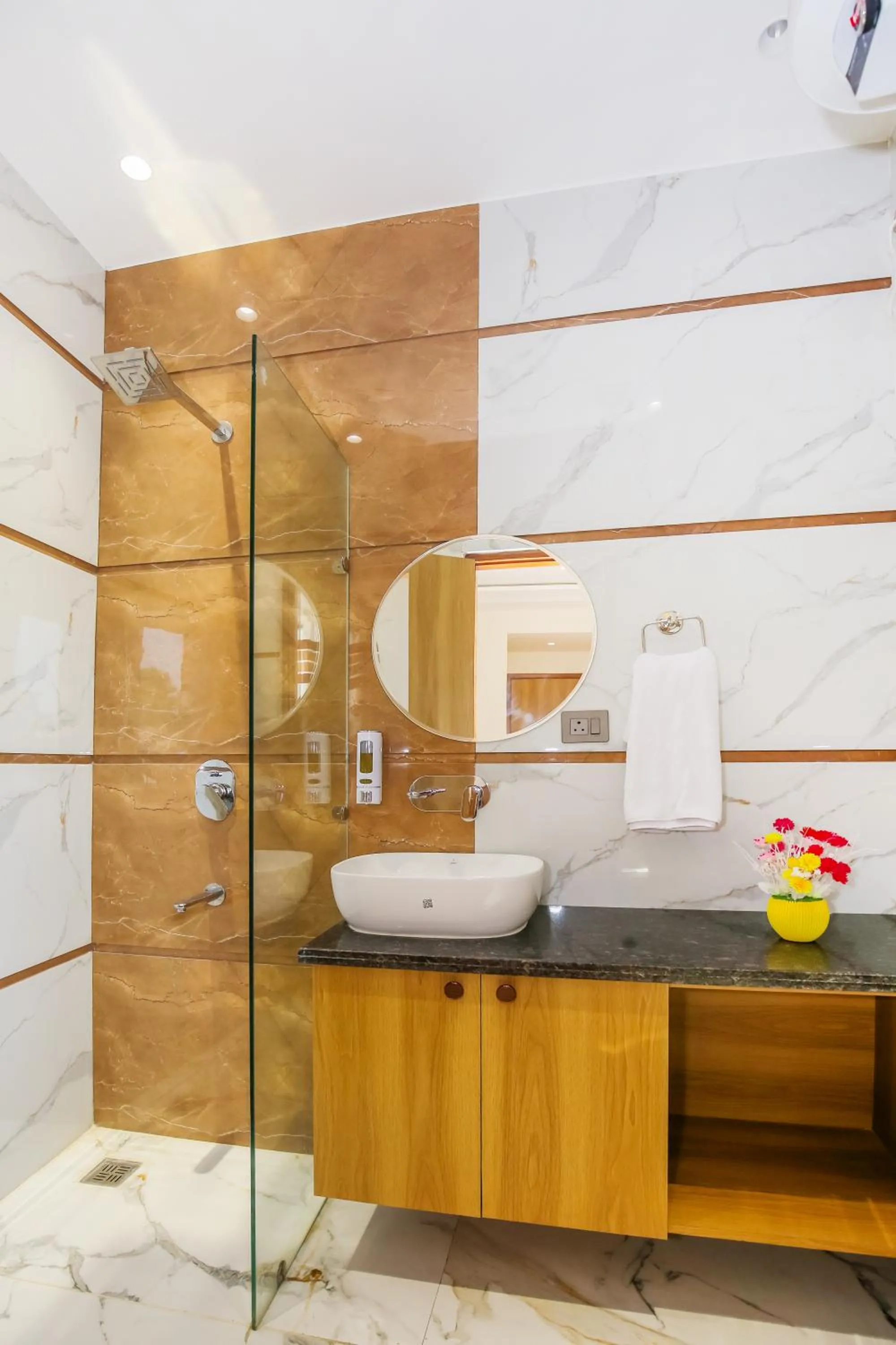 Bathroom in Hotel Platinum Stay InHouse Sanjha Chulha Restaurant