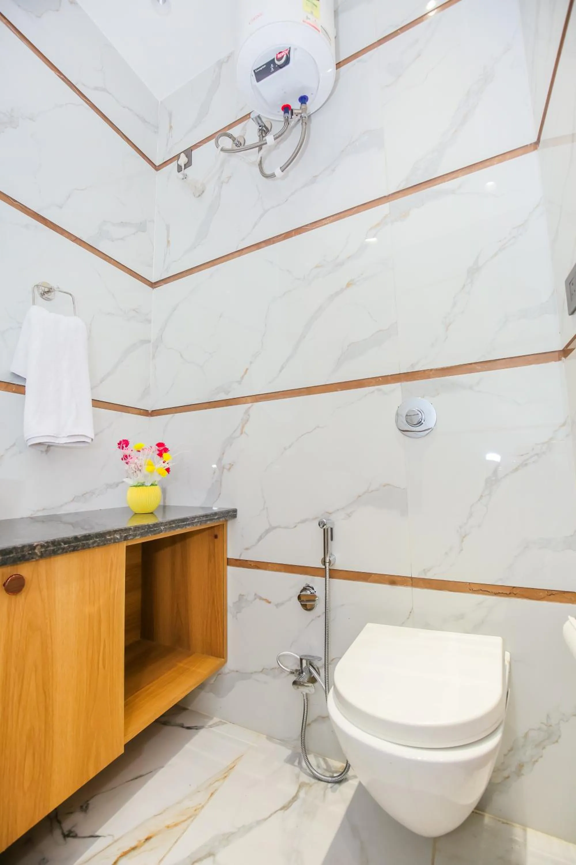 Bathroom in Hotel Platinum Stay InHouse Sanjha Chulha Restaurant