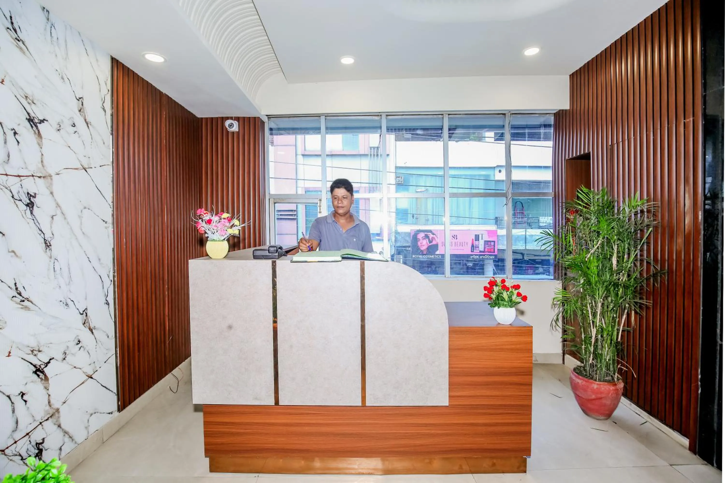 Lobby or reception in Hotel Platinum Stay InHouse Sanjha Chulha Restaurant