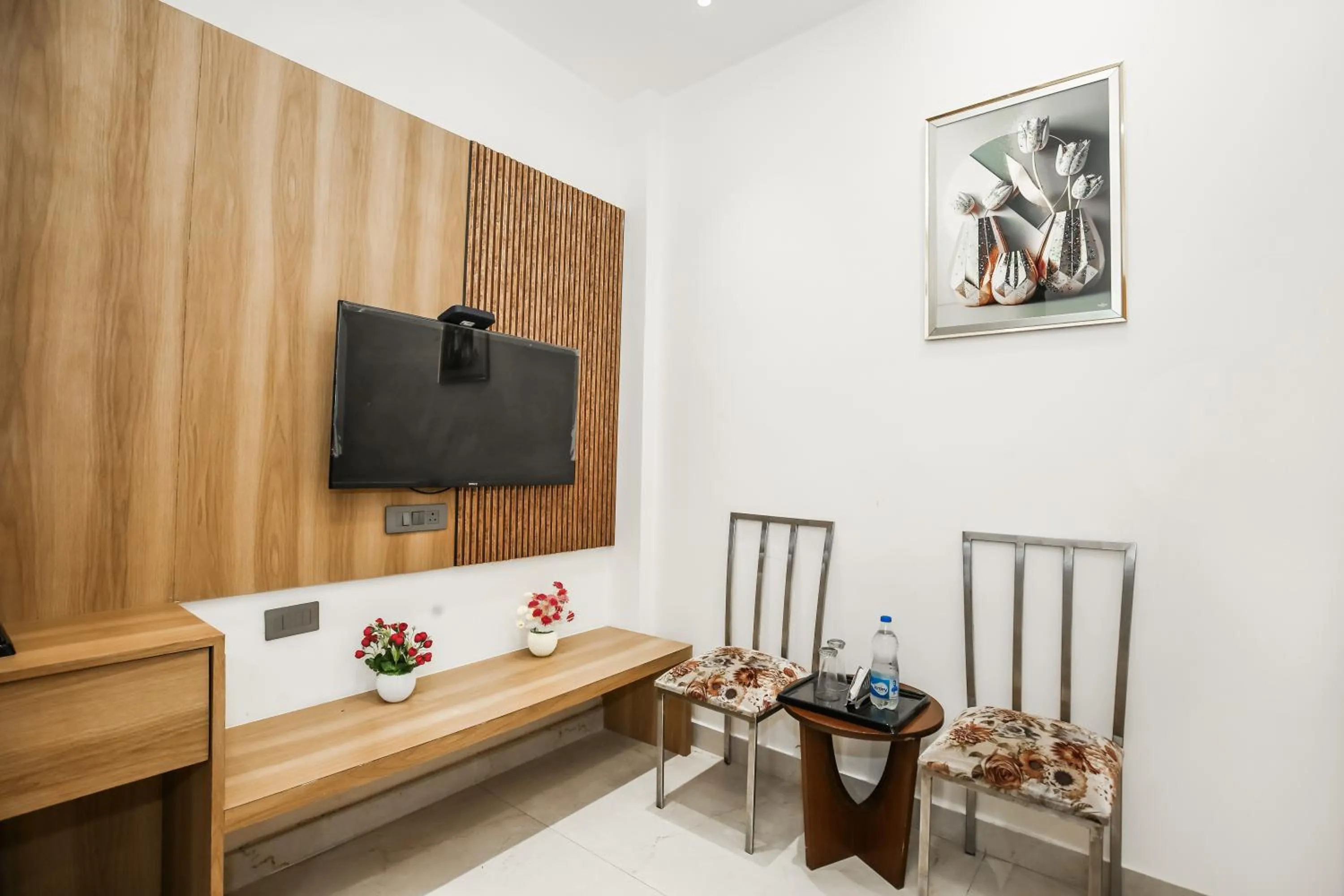 TV and multimedia in Hotel Platinum Stay InHouse Sanjha Chulha Restaurant