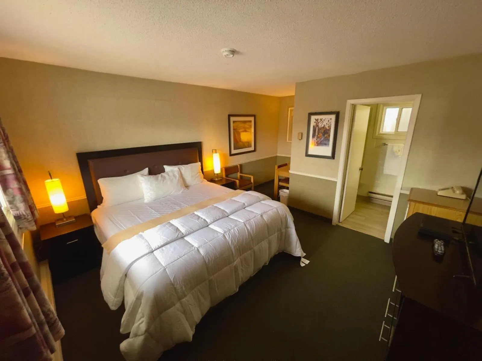 Bedroom, Bed in Adams Motel