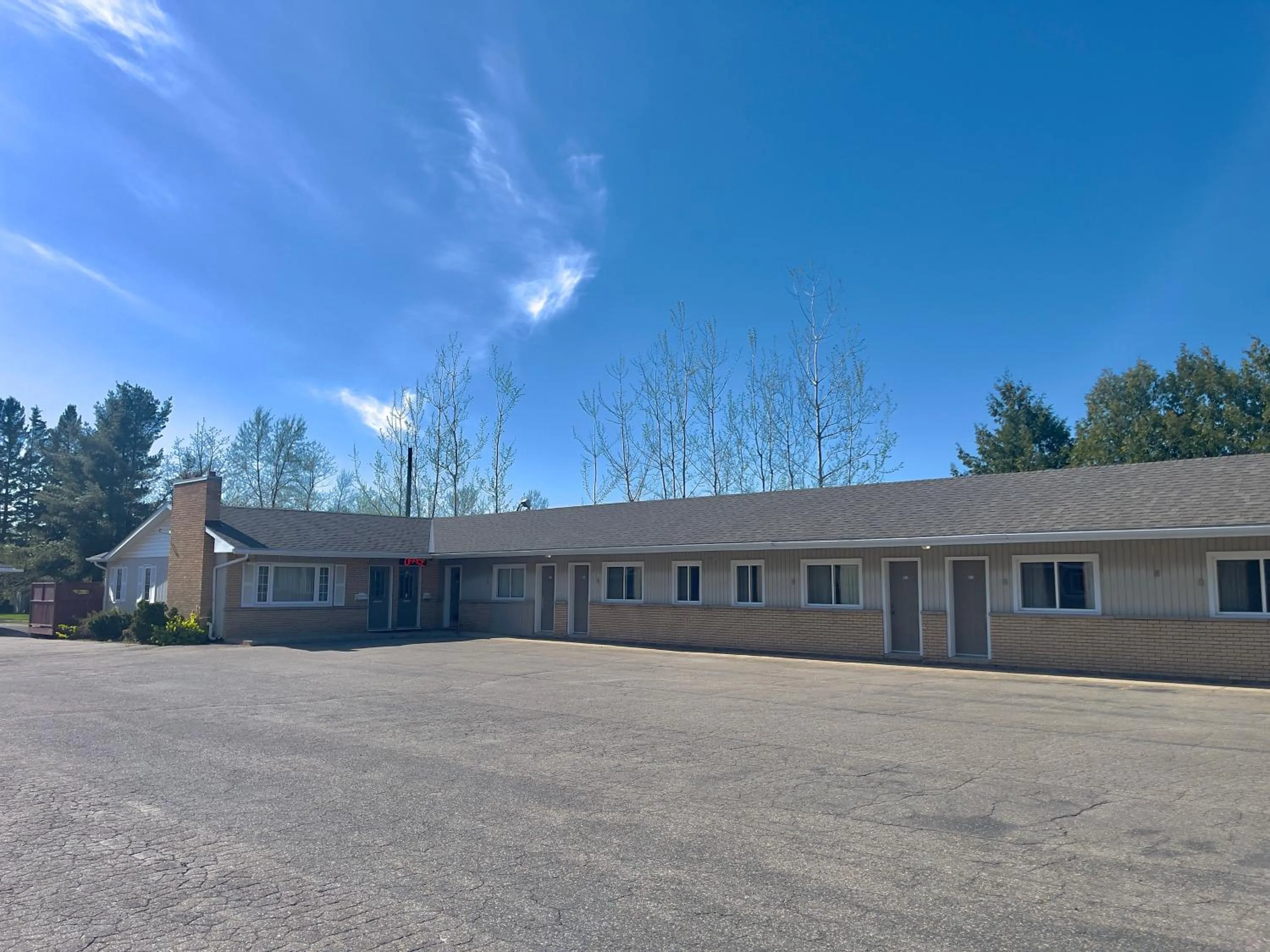 Property building in Adams Motel