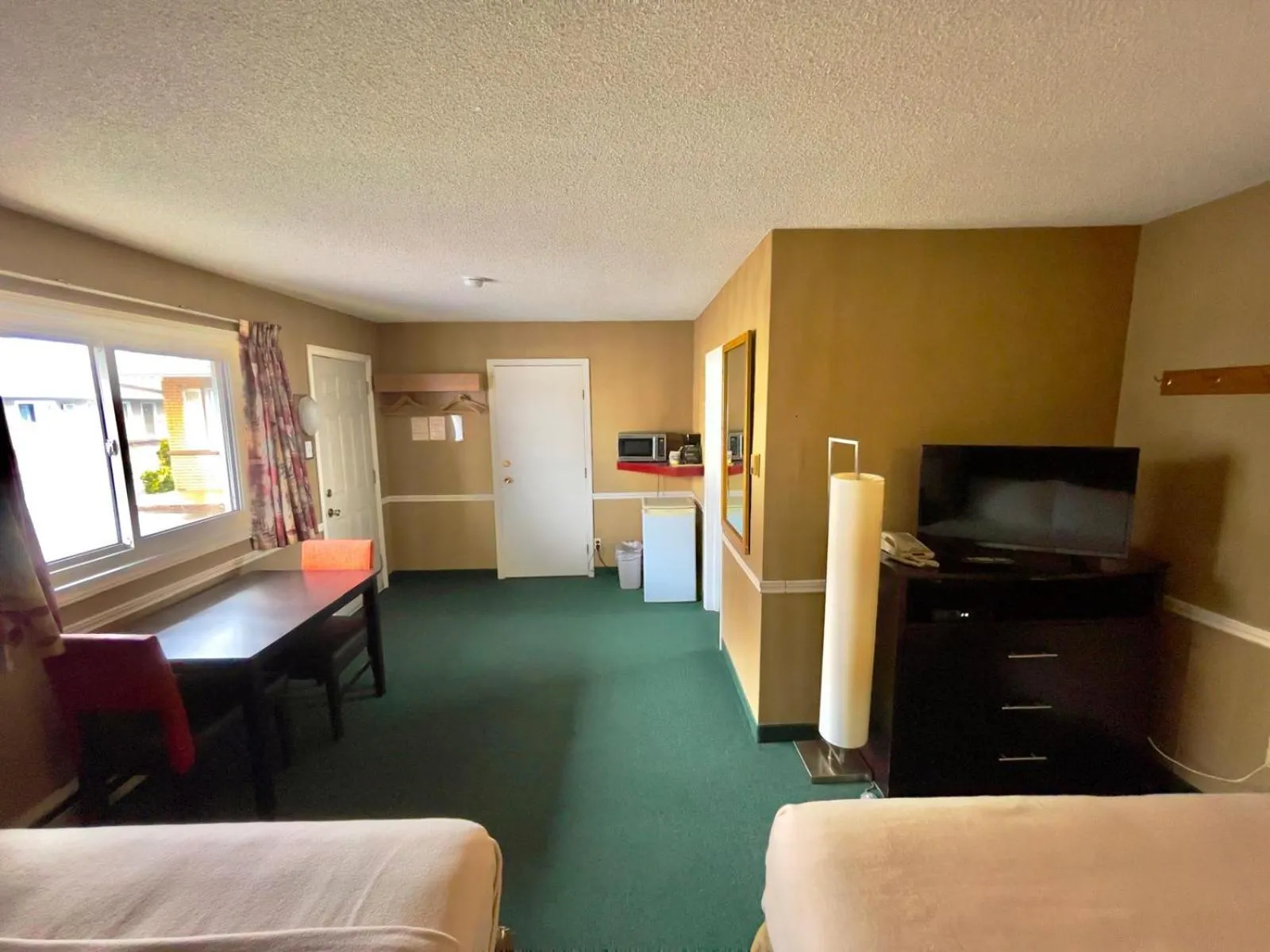 TV and multimedia, Bed in Adams Motel