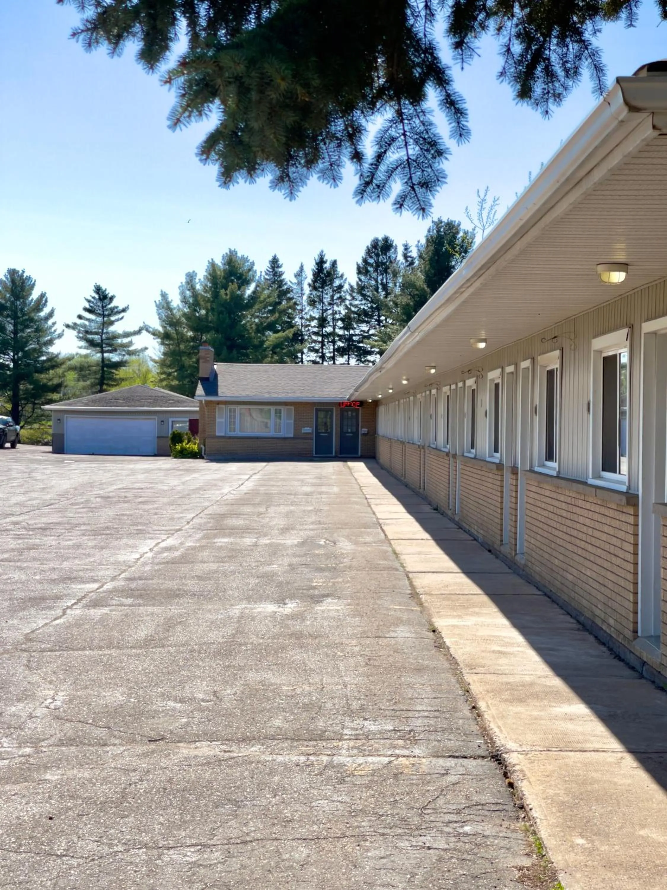 Property building in Adams Motel