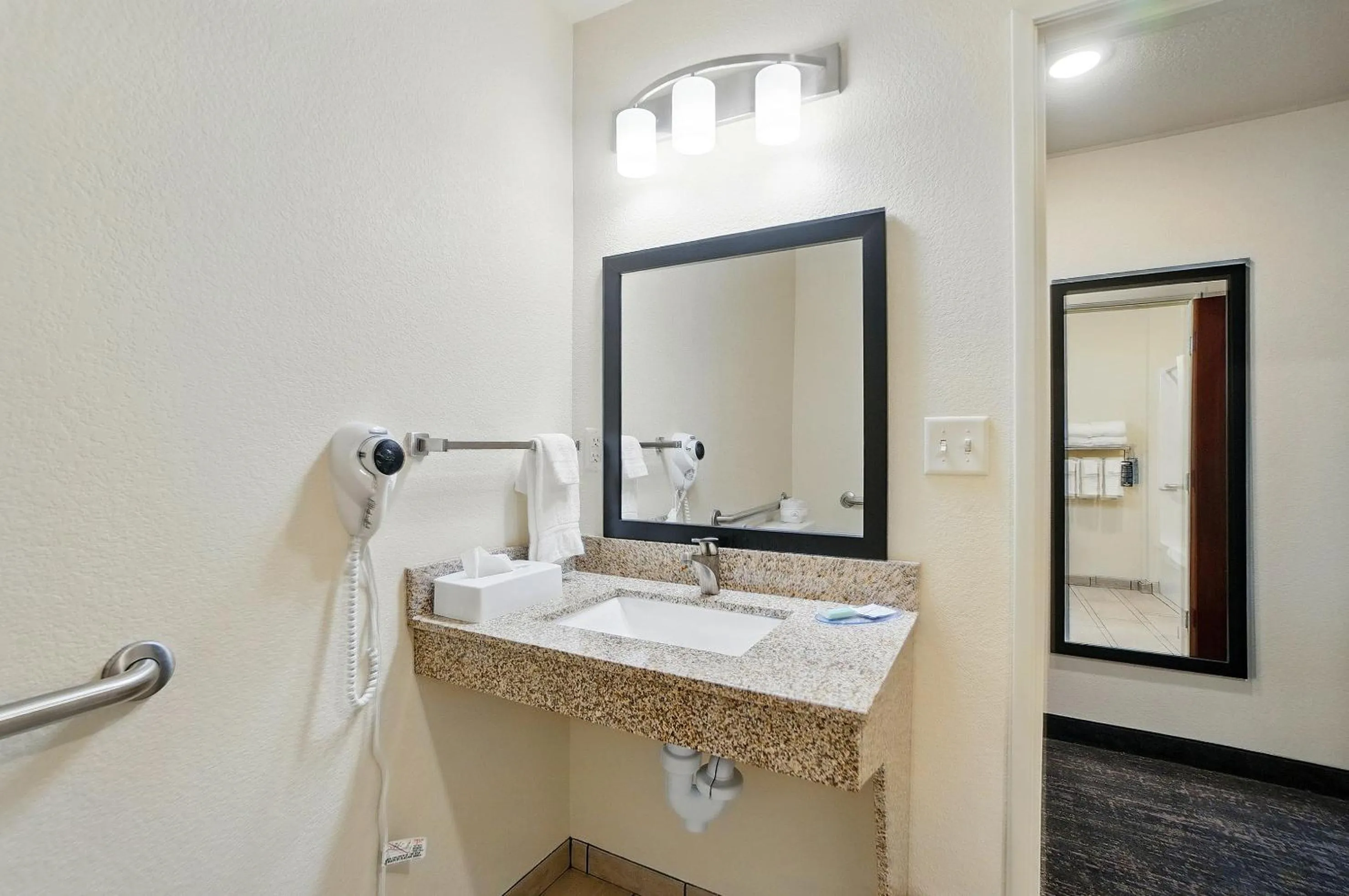 Bathroom in Cobblestone Hotel & Suites - Eaton
