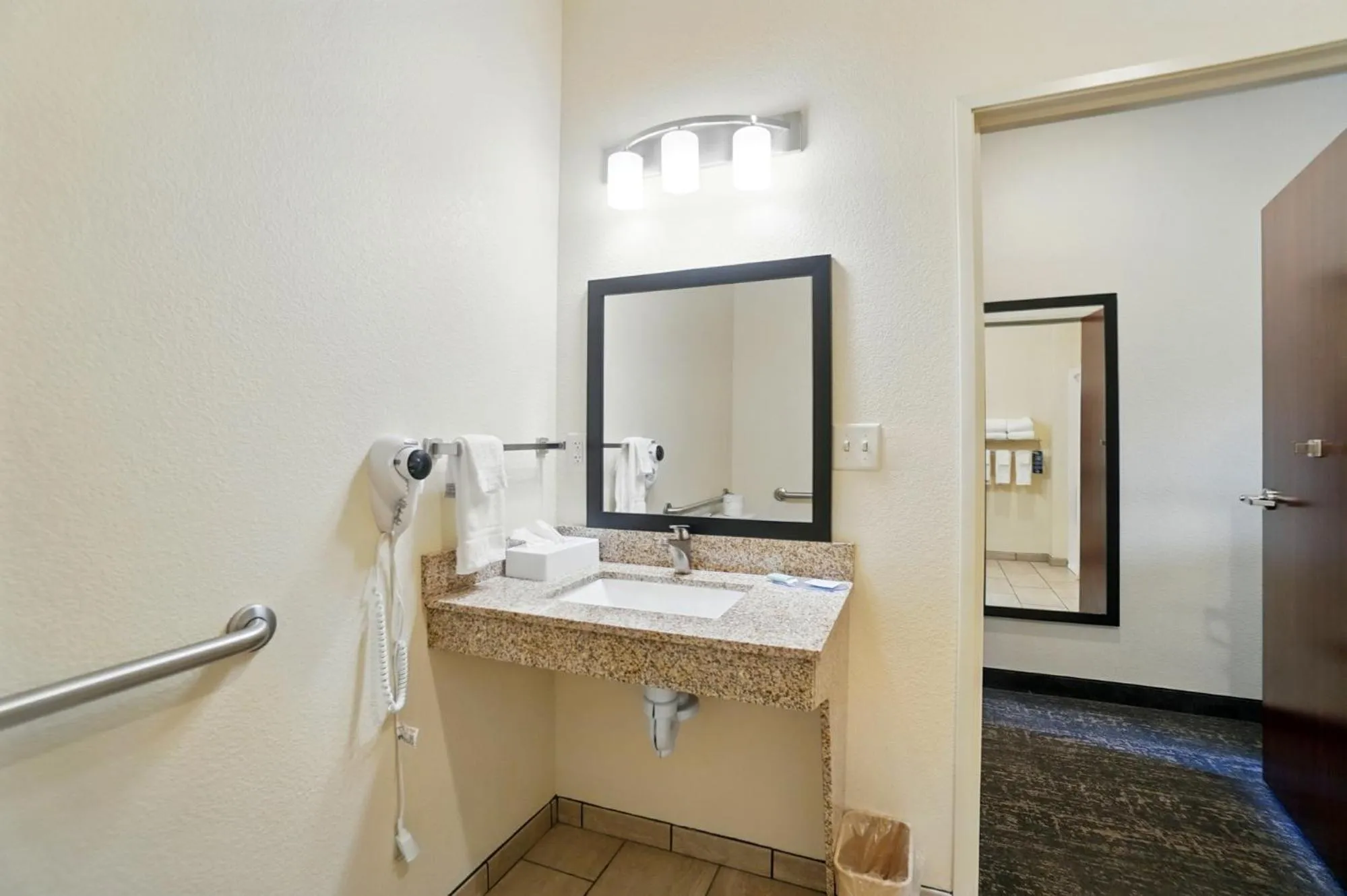 Bathroom in Cobblestone Hotel & Suites - Eaton