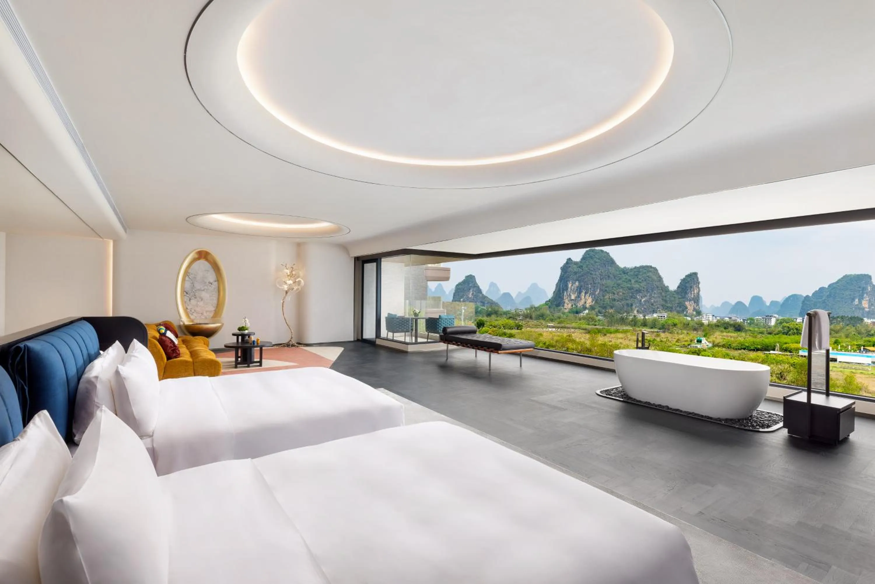 Photo of the whole room, Bed in voco Guilin Yangshuo