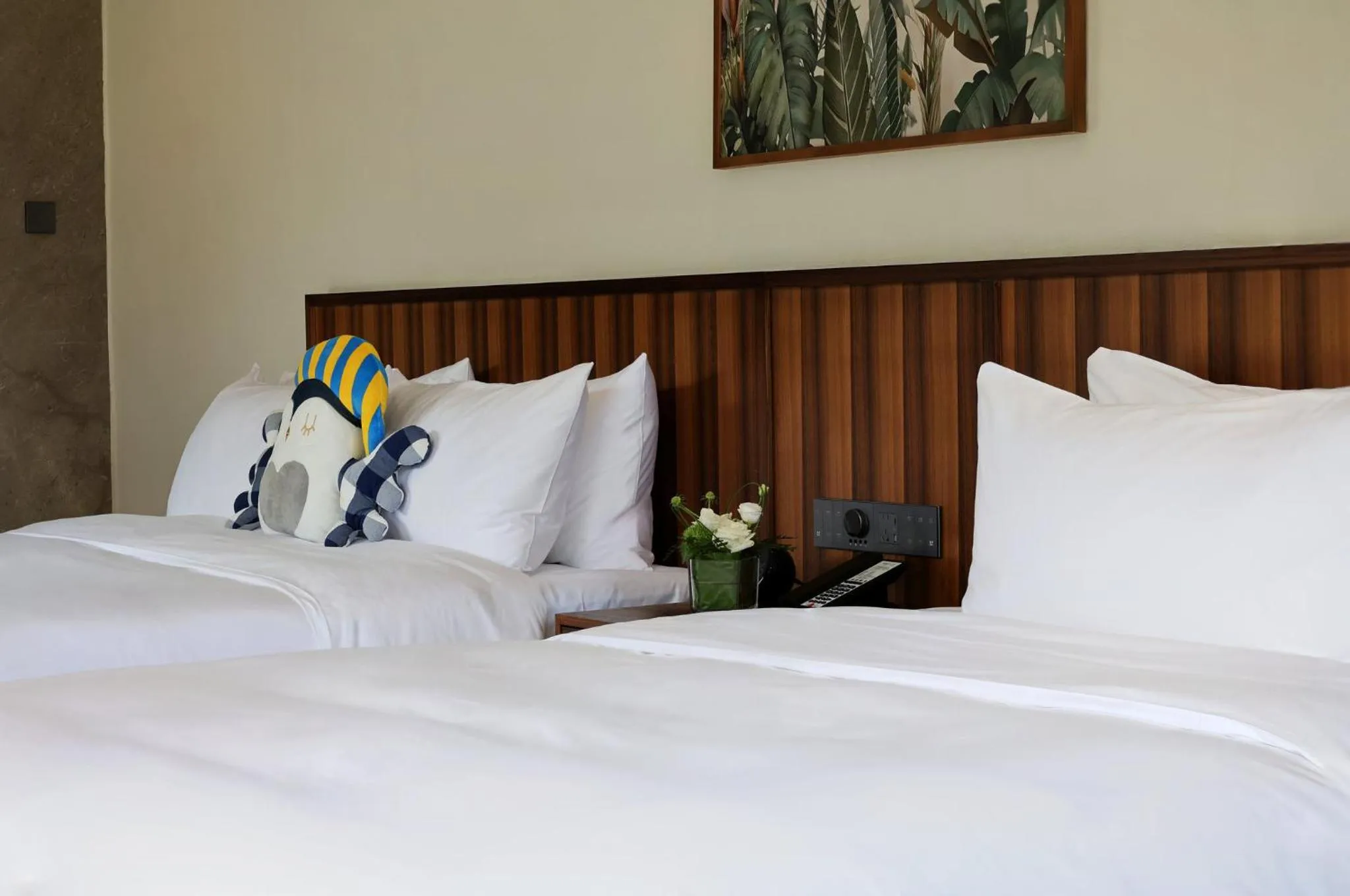 Photo of the whole room, Bed in voco Guilin Yangshuo