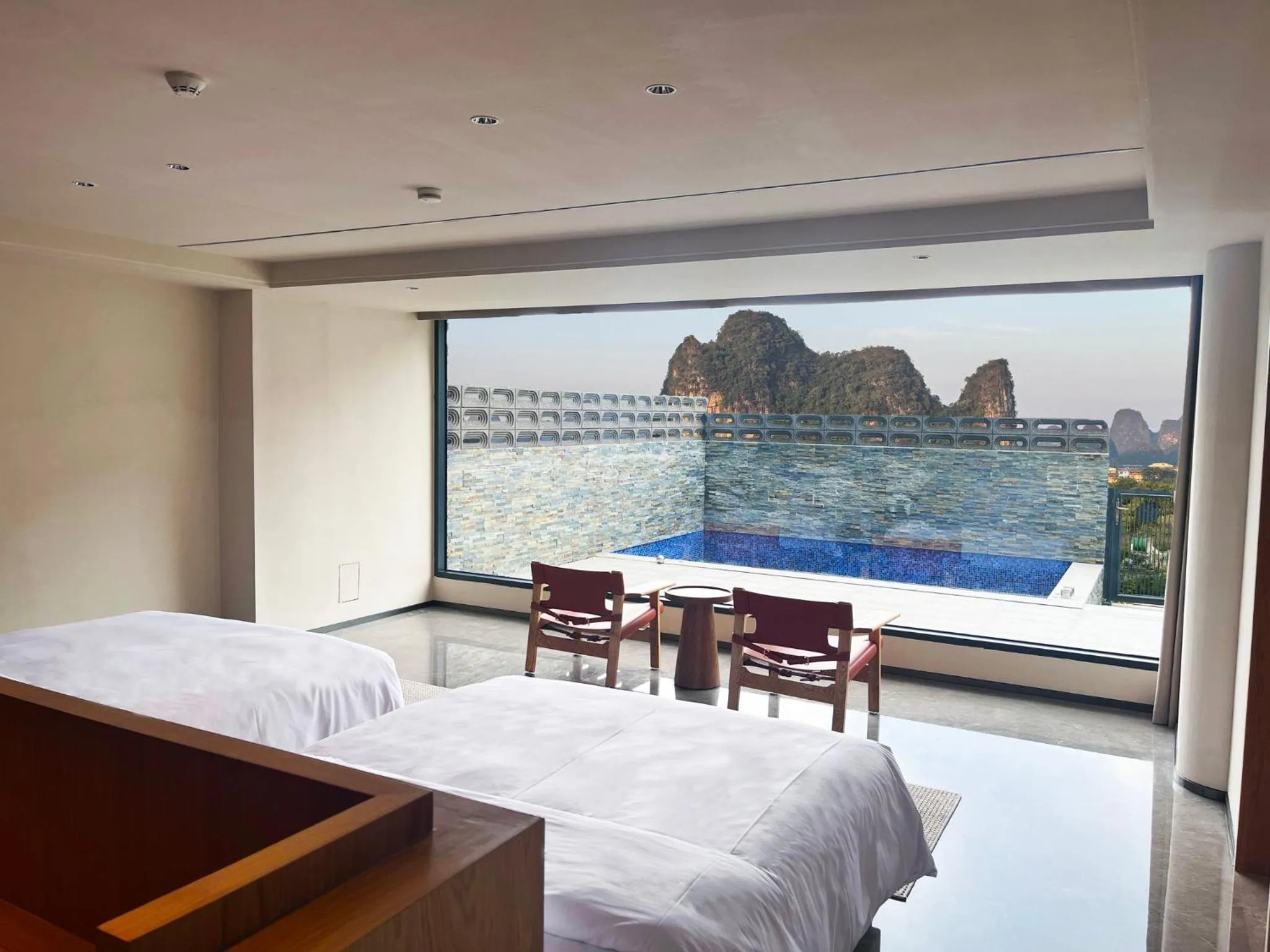 Photo of the whole room, Bed in voco Guilin Yangshuo