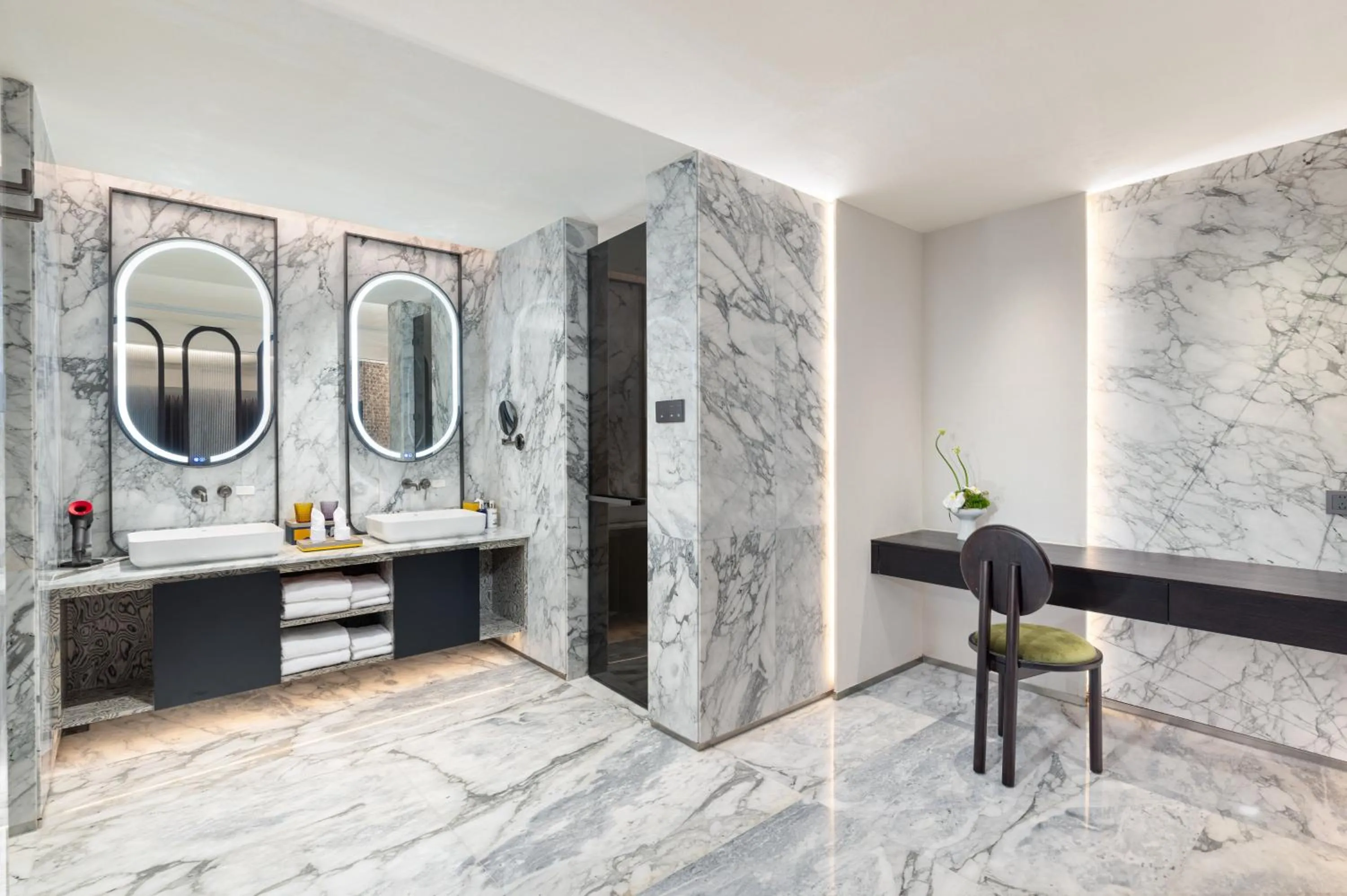 Photo of the whole room in voco Guilin Yangshuo