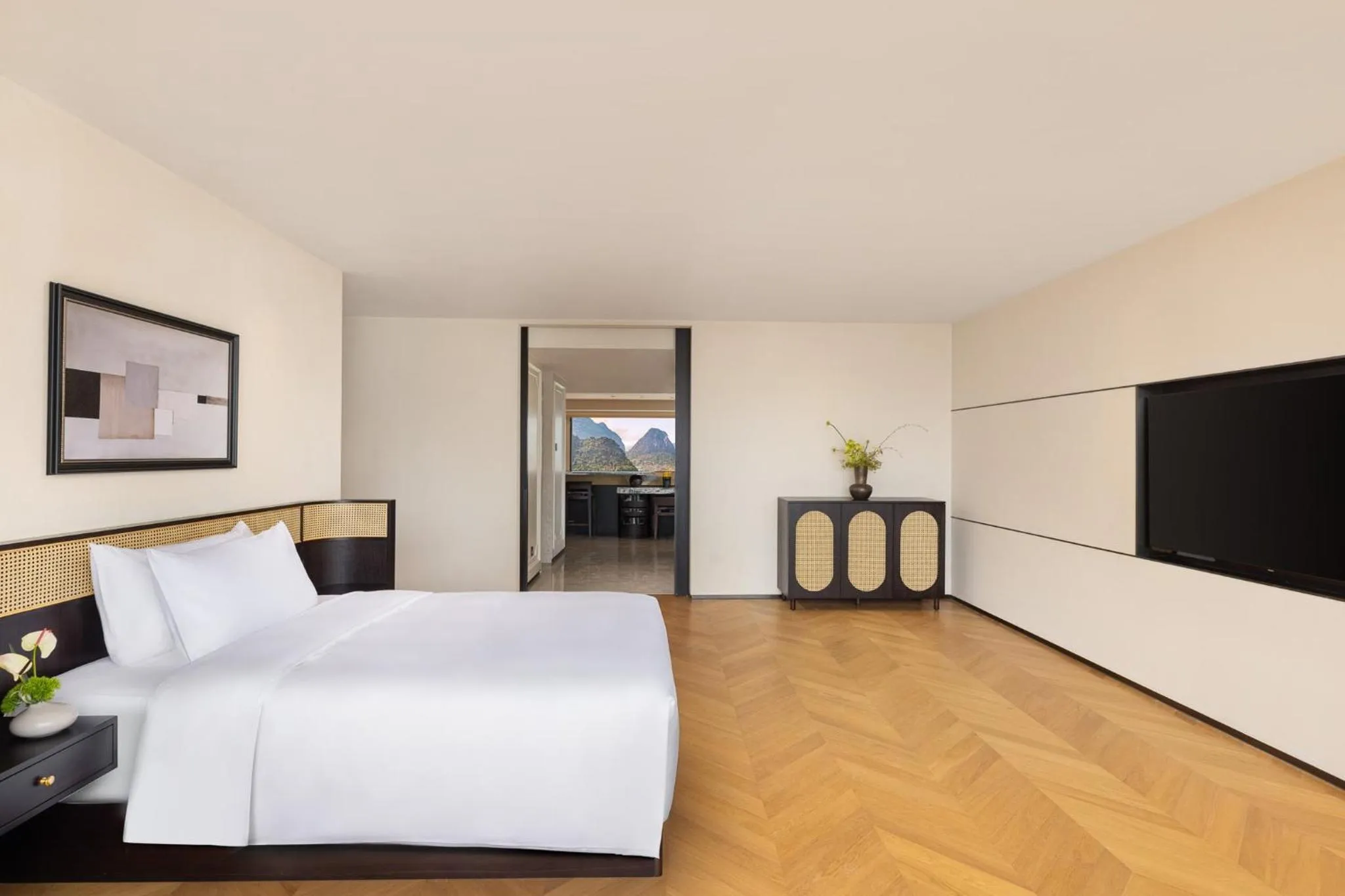 Photo of the whole room, Bed in voco Guilin Yangshuo