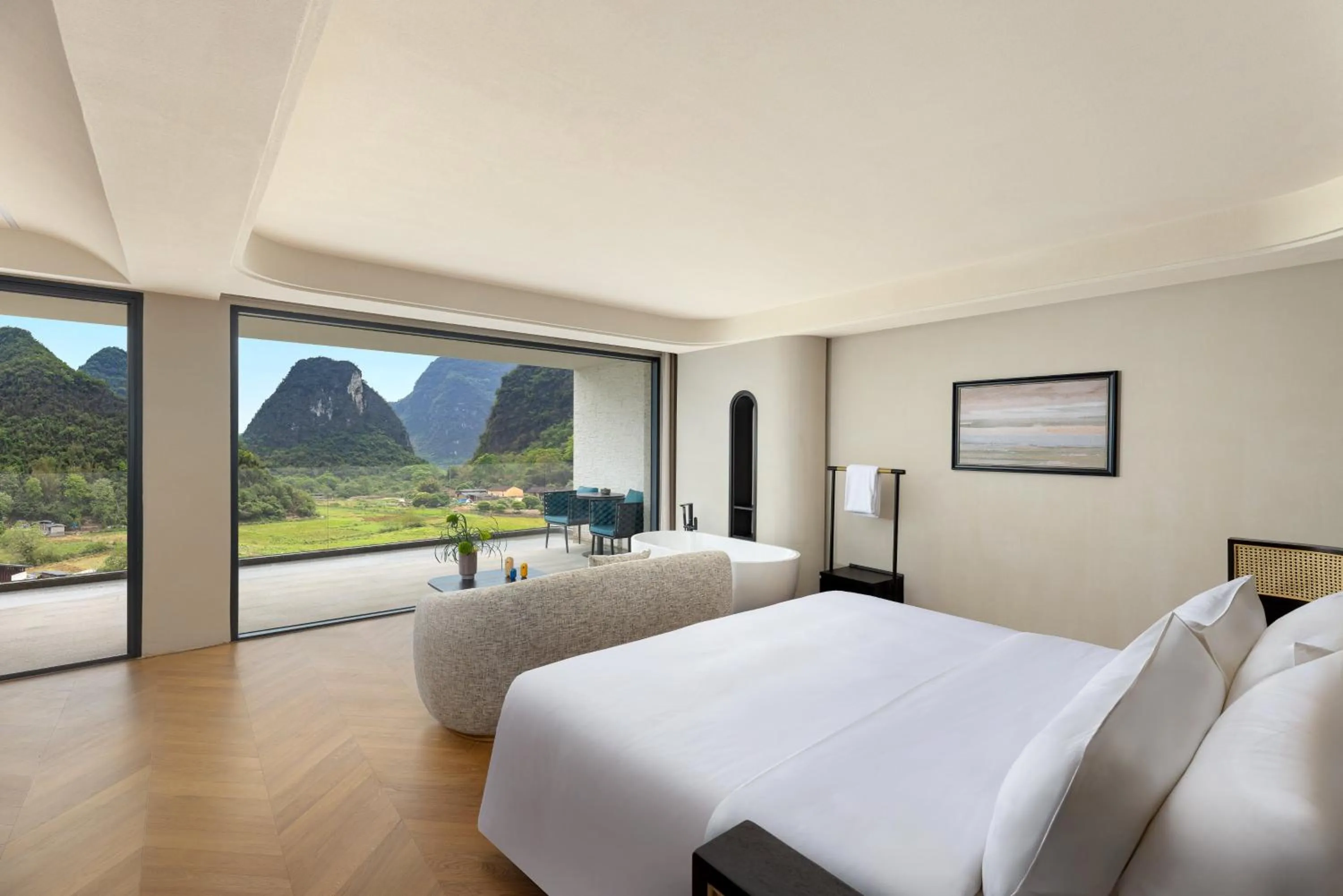 Photo of the whole room, Bed in voco Guilin Yangshuo