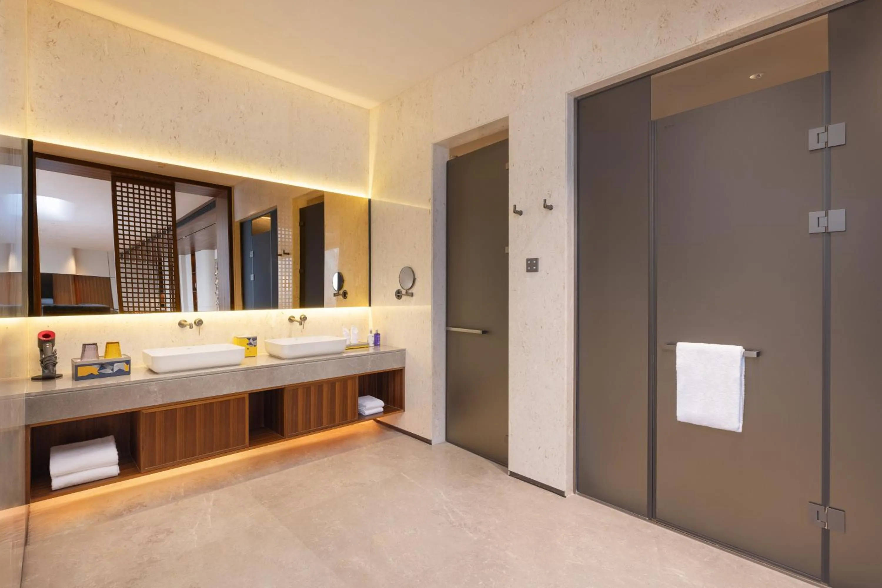 Photo of the whole room in voco Guilin Yangshuo