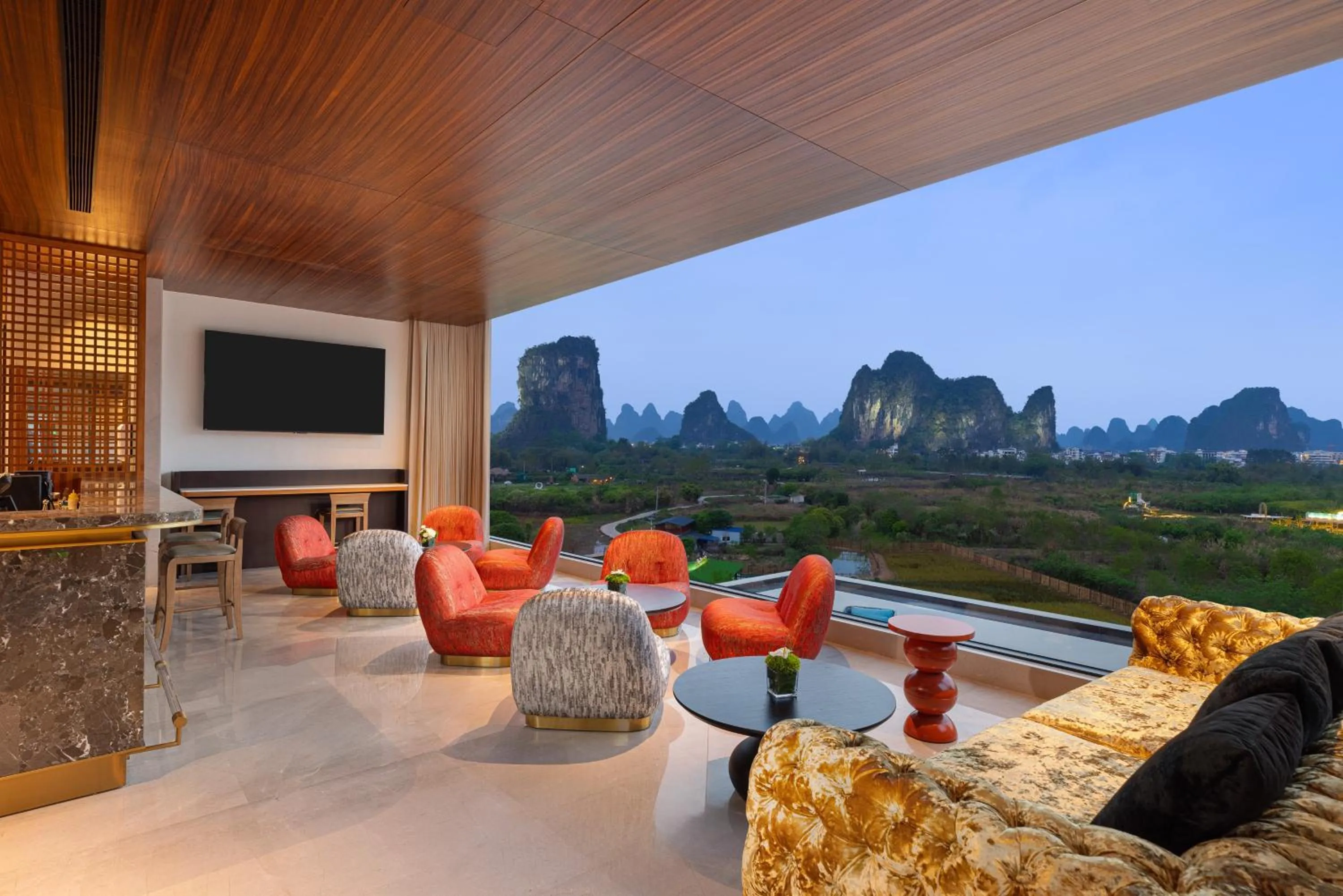 Lounge or bar in voco Guilin Yangshuo