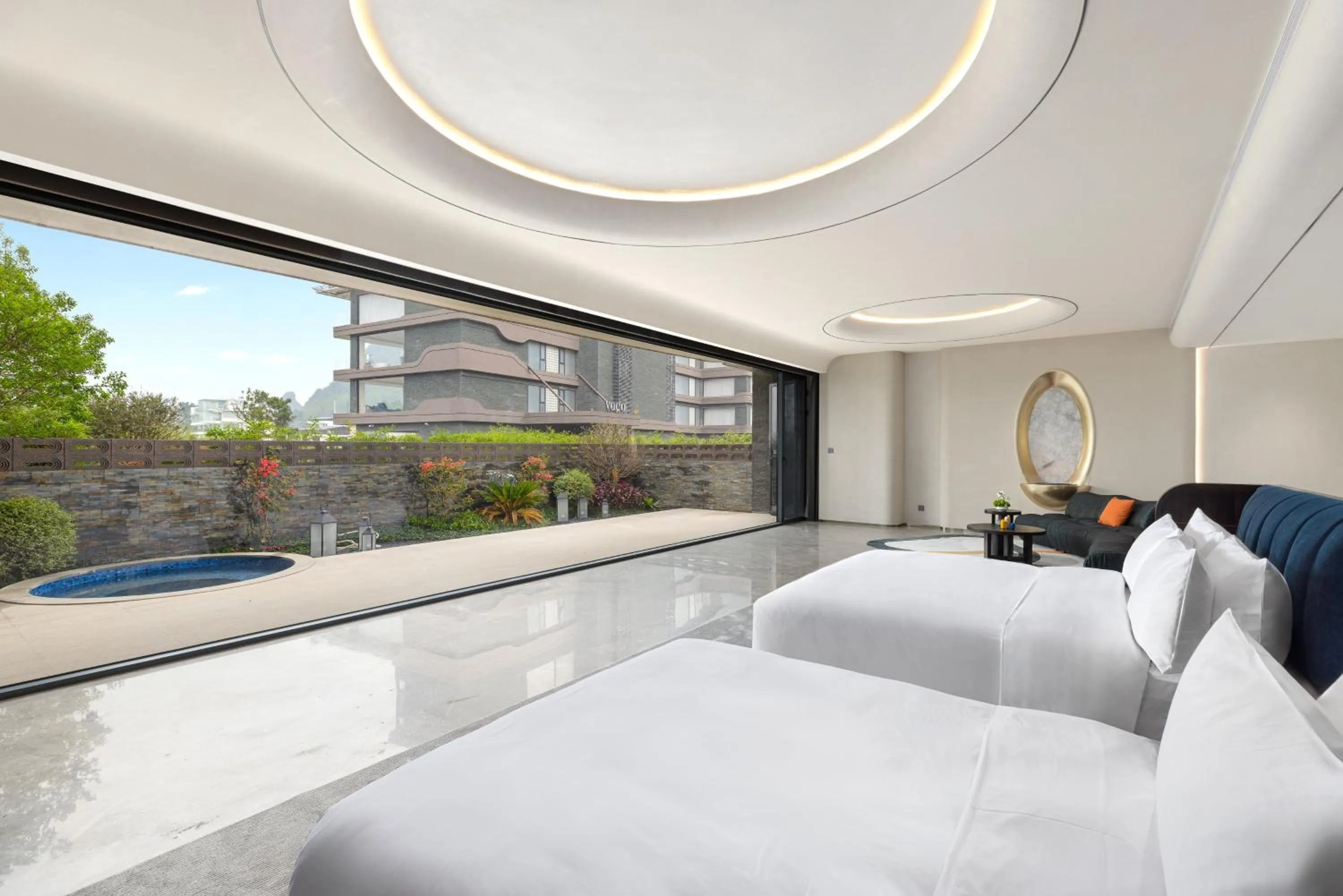 Photo of the whole room, Bed in voco Guilin Yangshuo