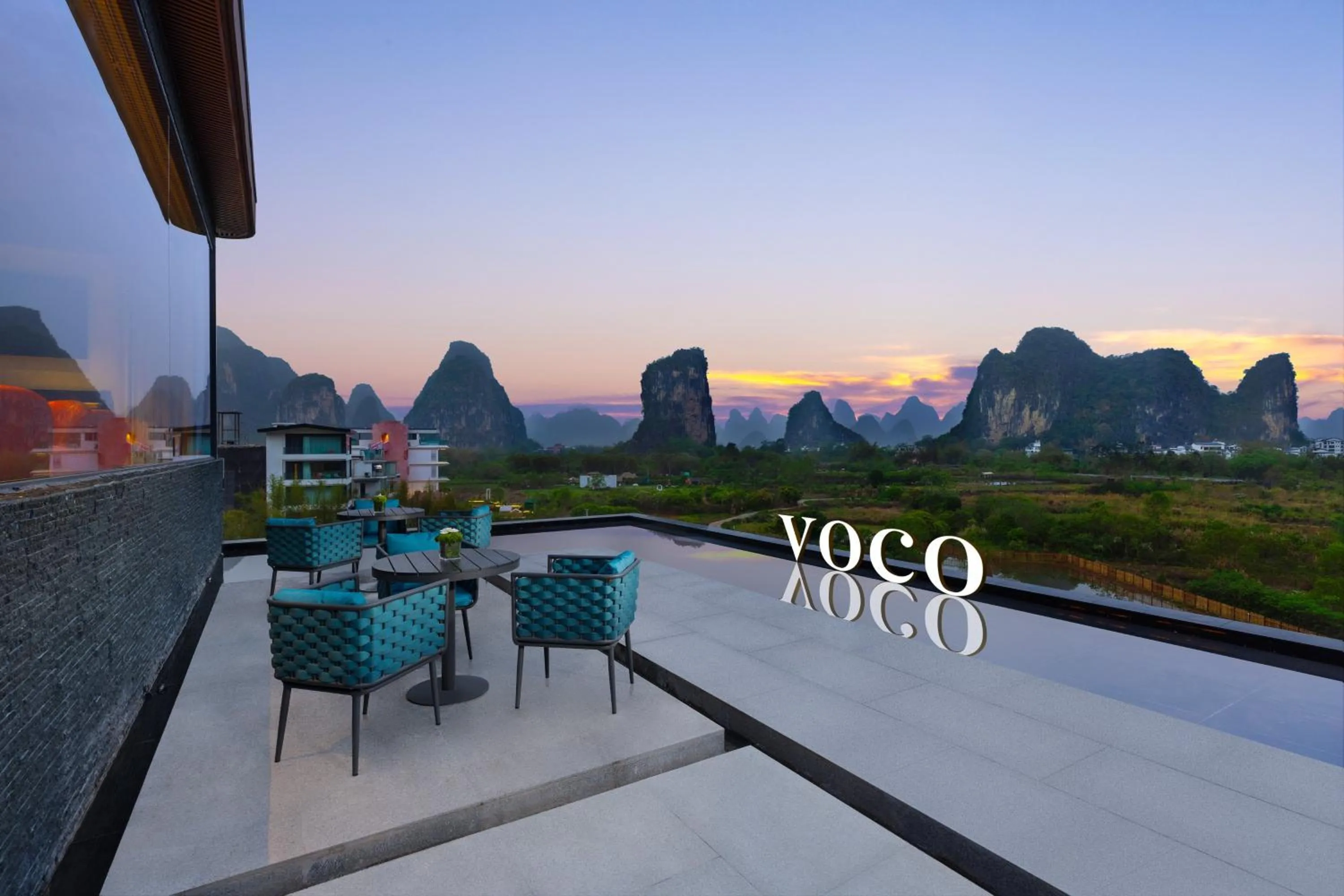 Lounge or bar in voco Guilin Yangshuo