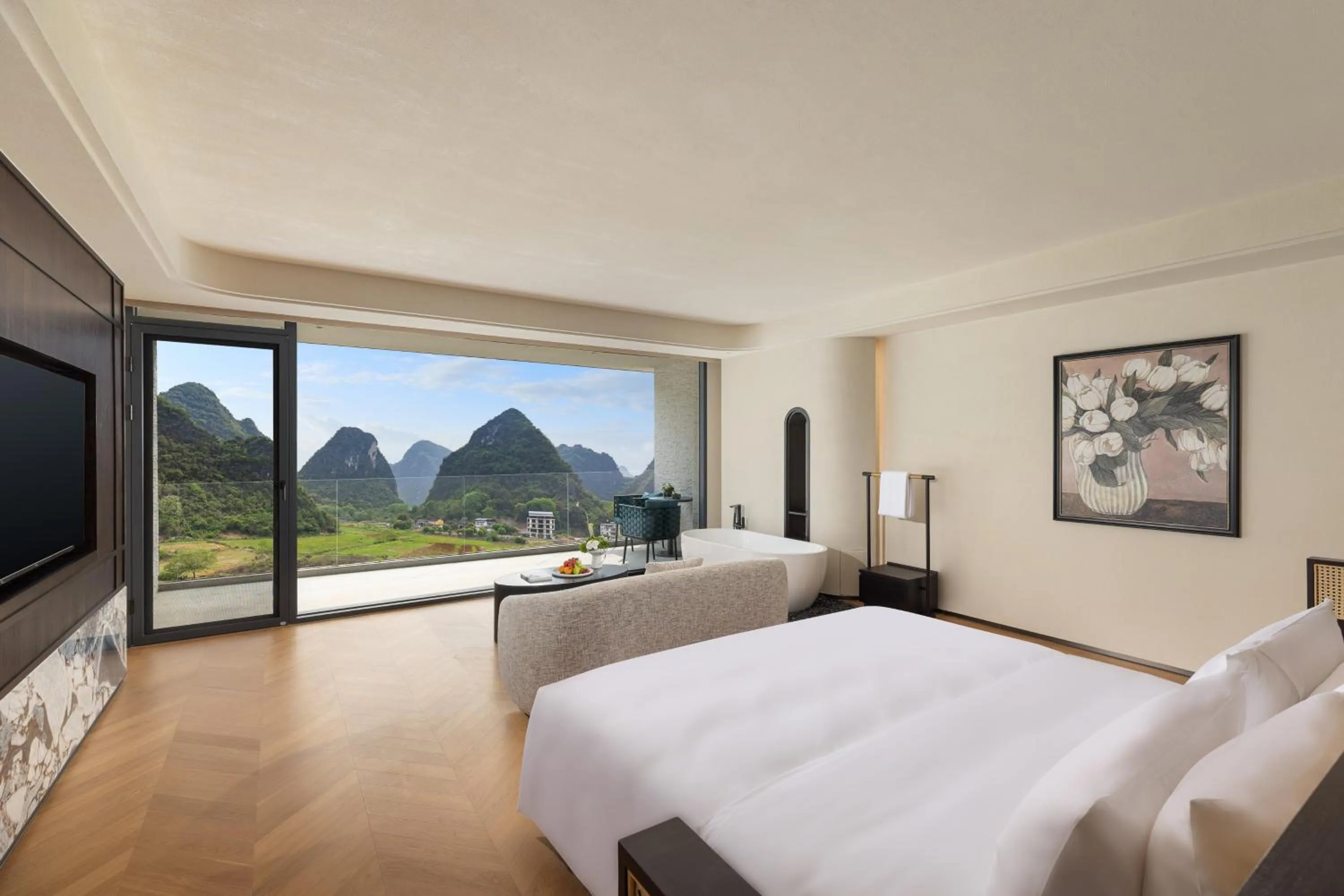 Photo of the whole room, Bed in voco Guilin Yangshuo