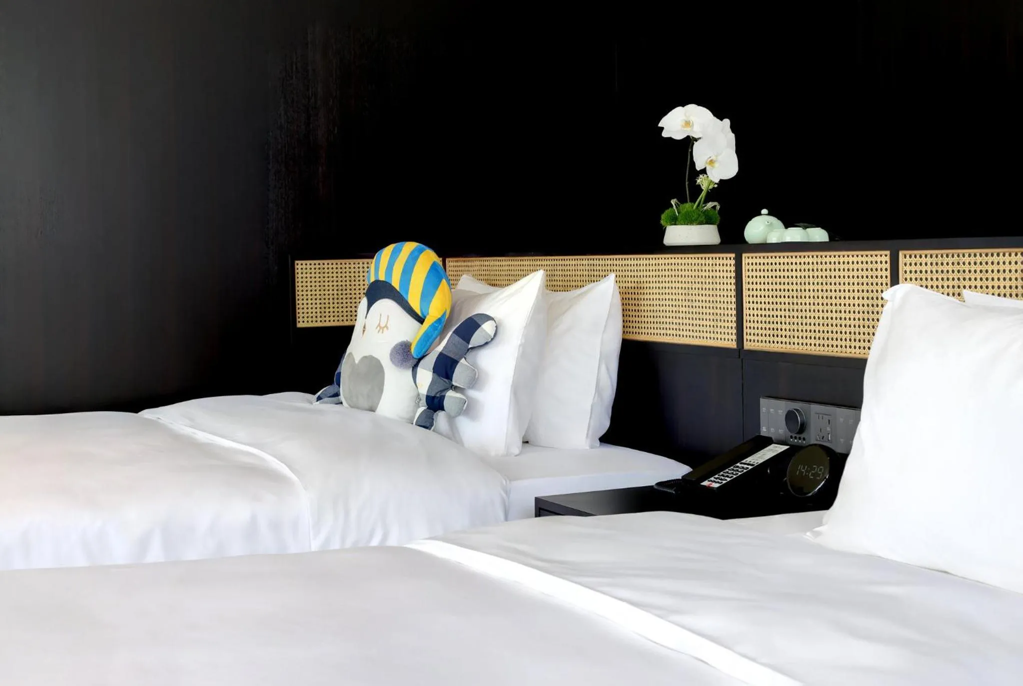 Photo of the whole room, Bed in voco Guilin Yangshuo