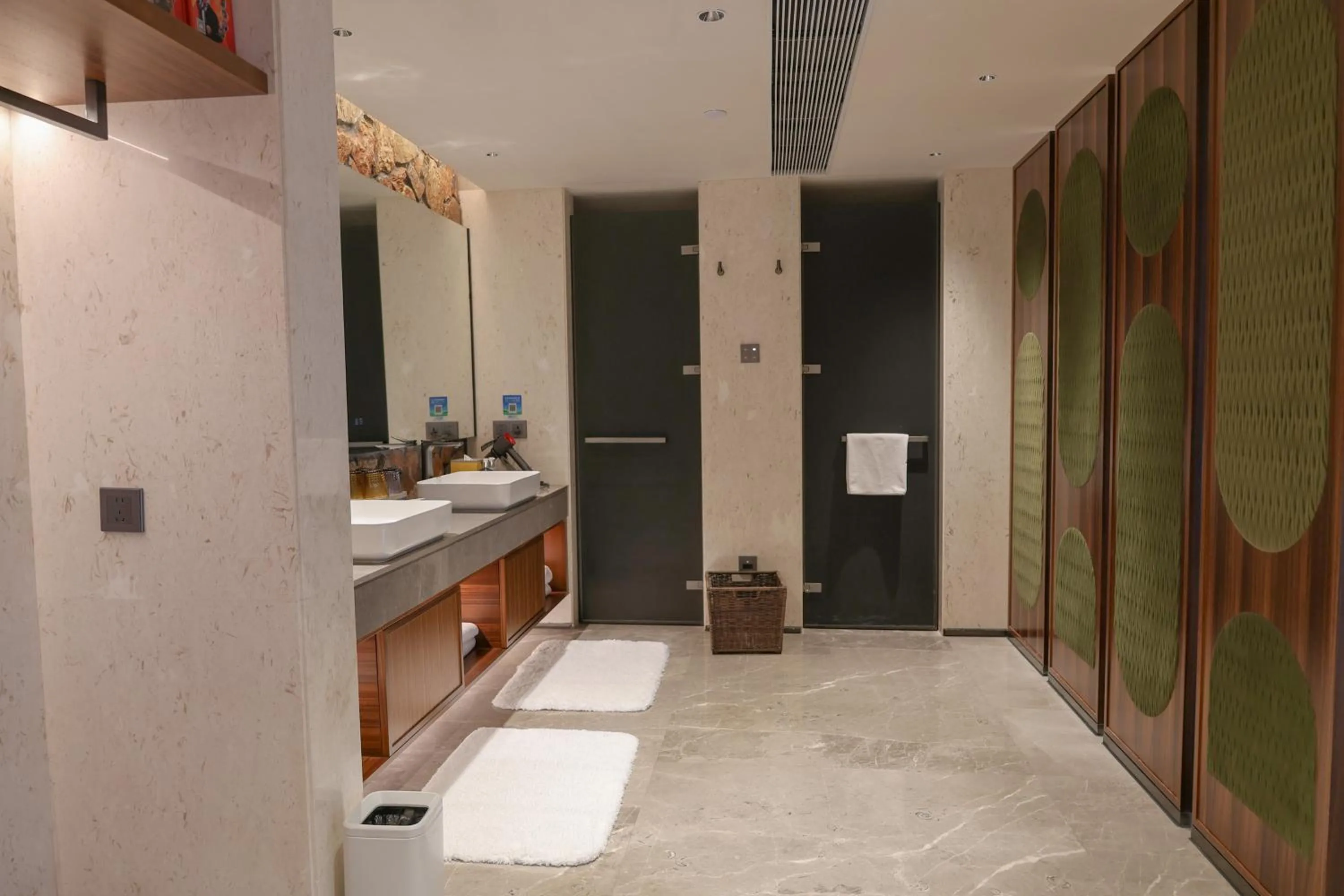 Toilet in voco Guilin Yangshuo