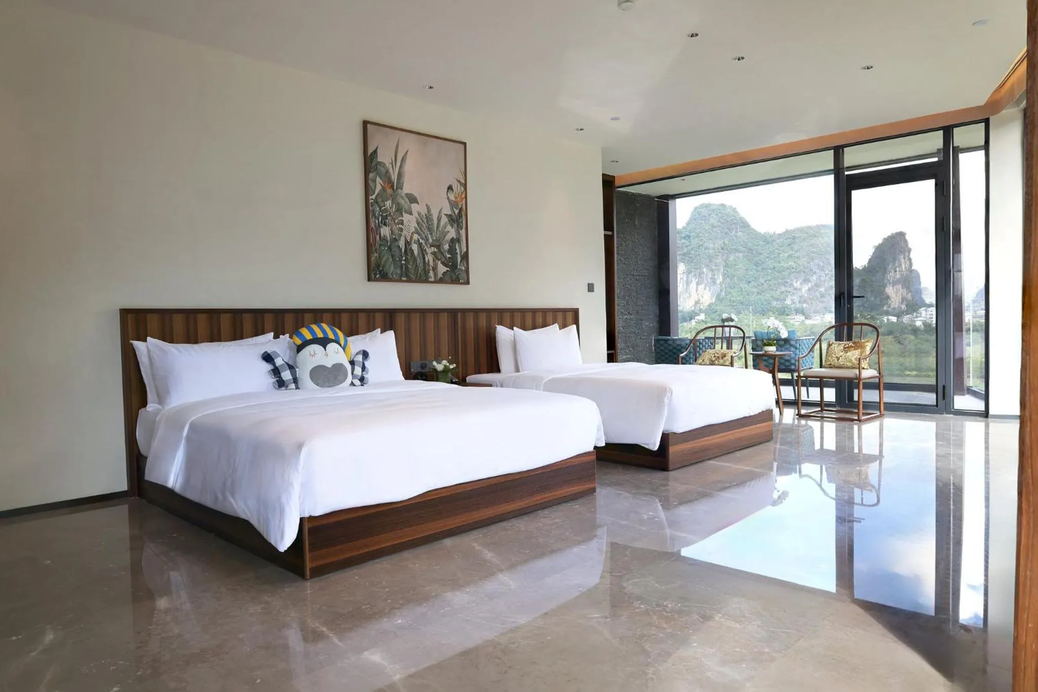 Photo of the whole room, Bed in voco Guilin Yangshuo