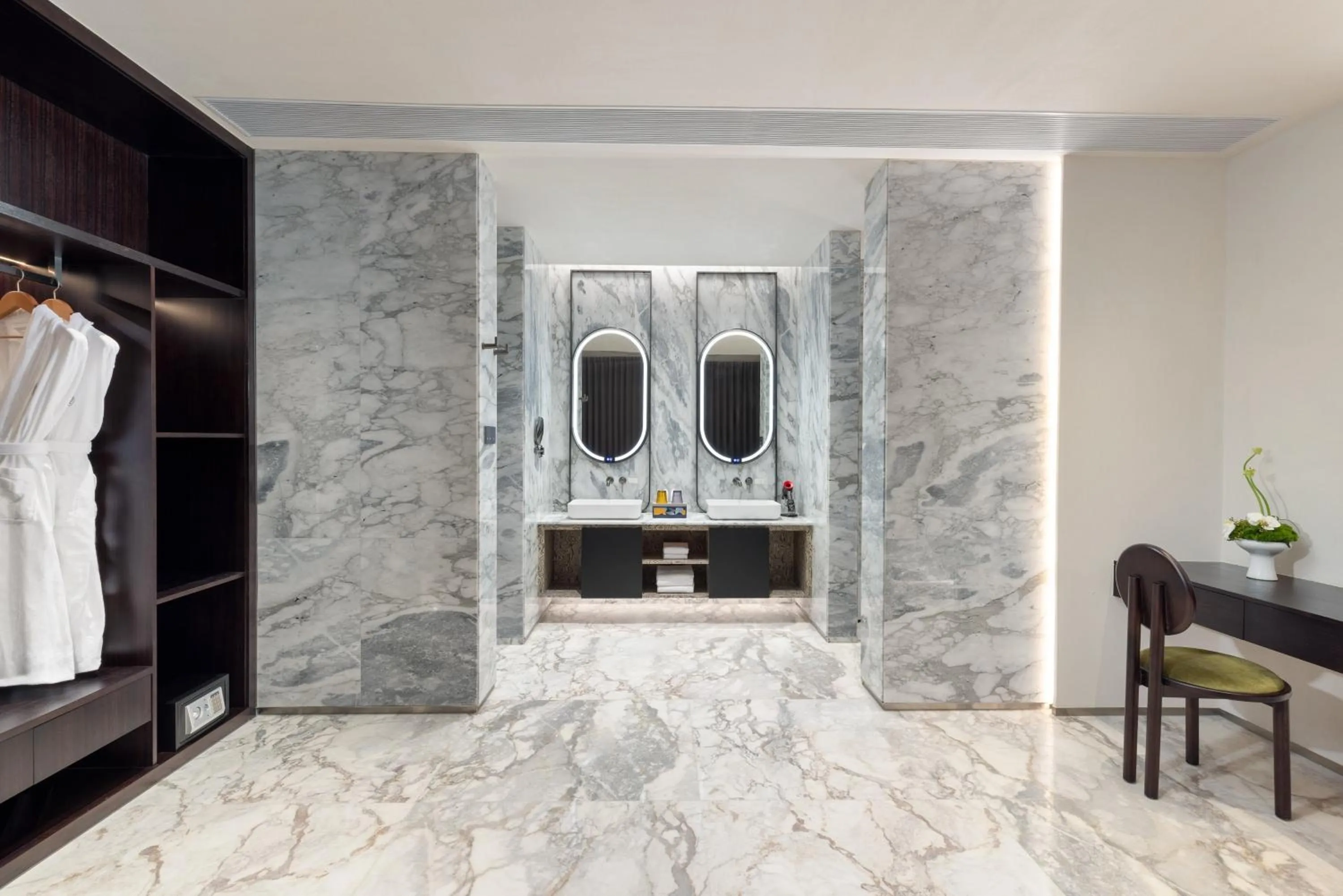 Photo of the whole room in voco Guilin Yangshuo