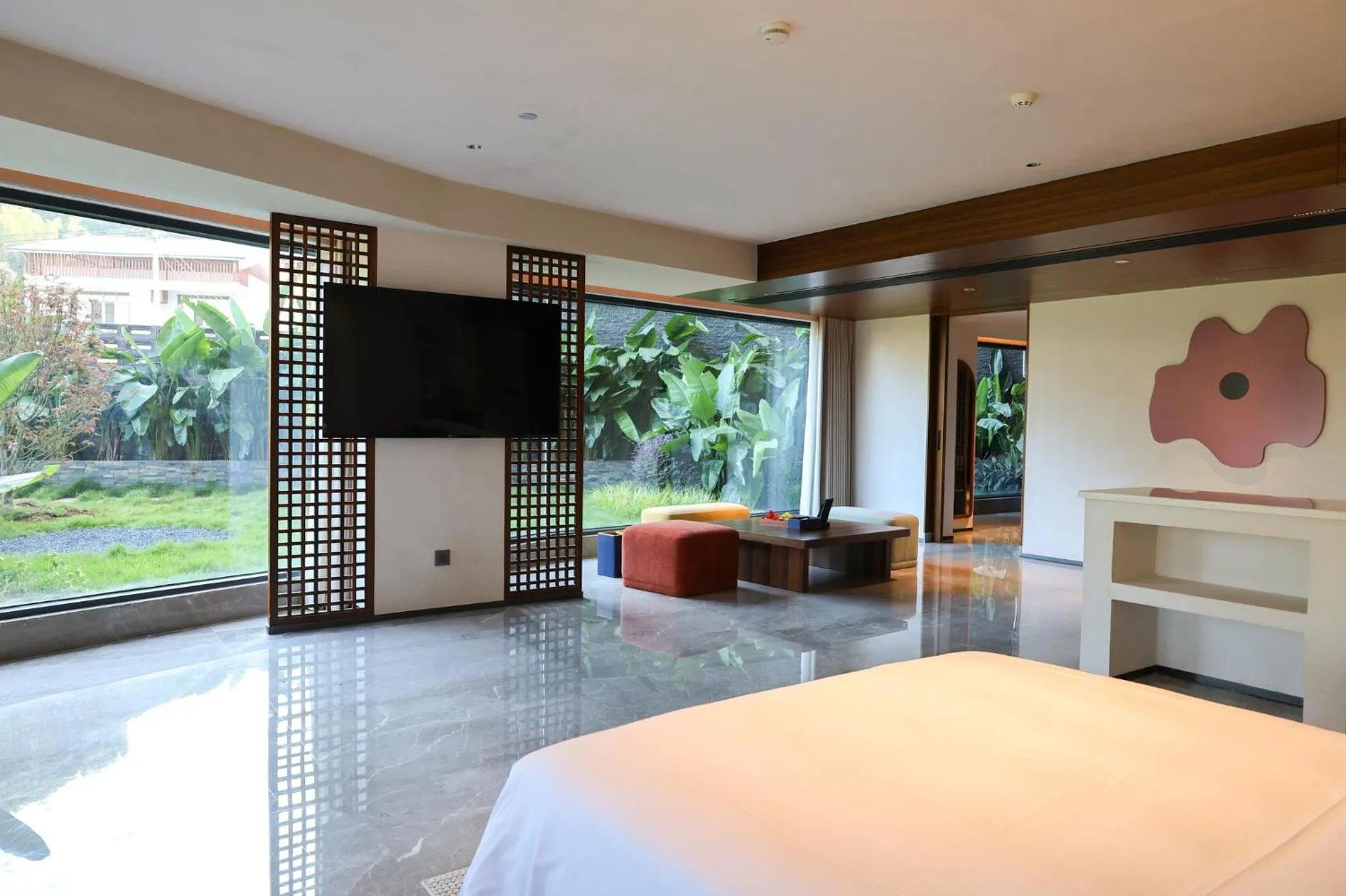 Photo of the whole room, Bed in voco Guilin Yangshuo