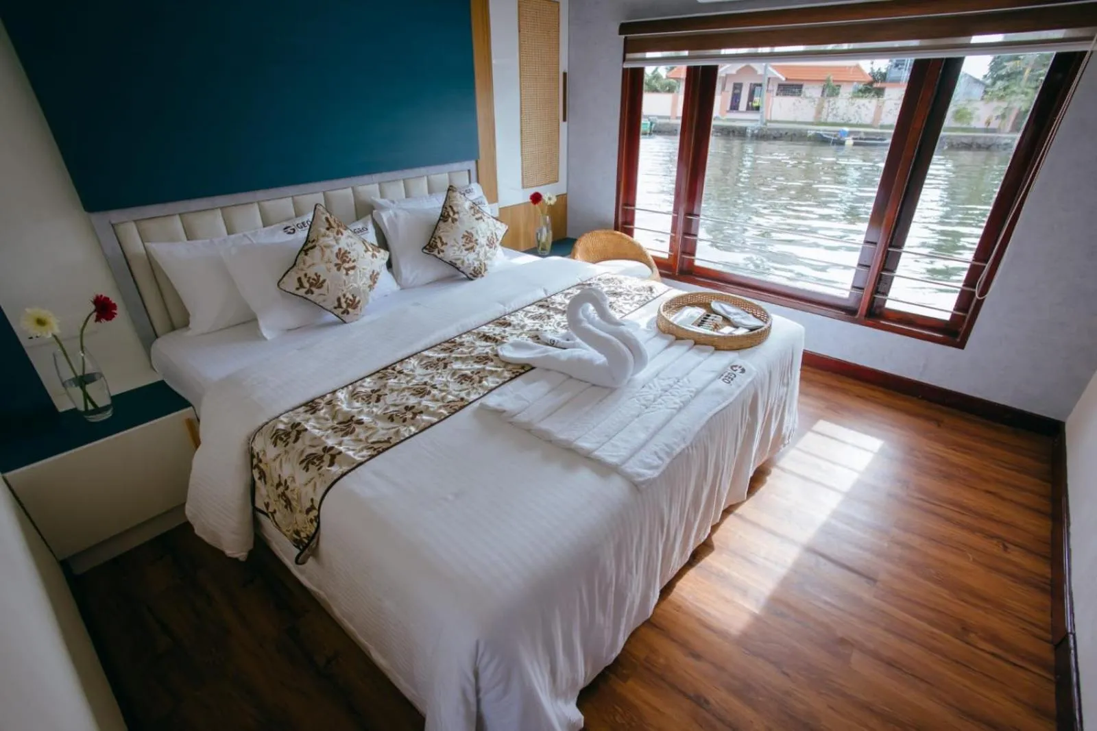 Luxury Boathouse