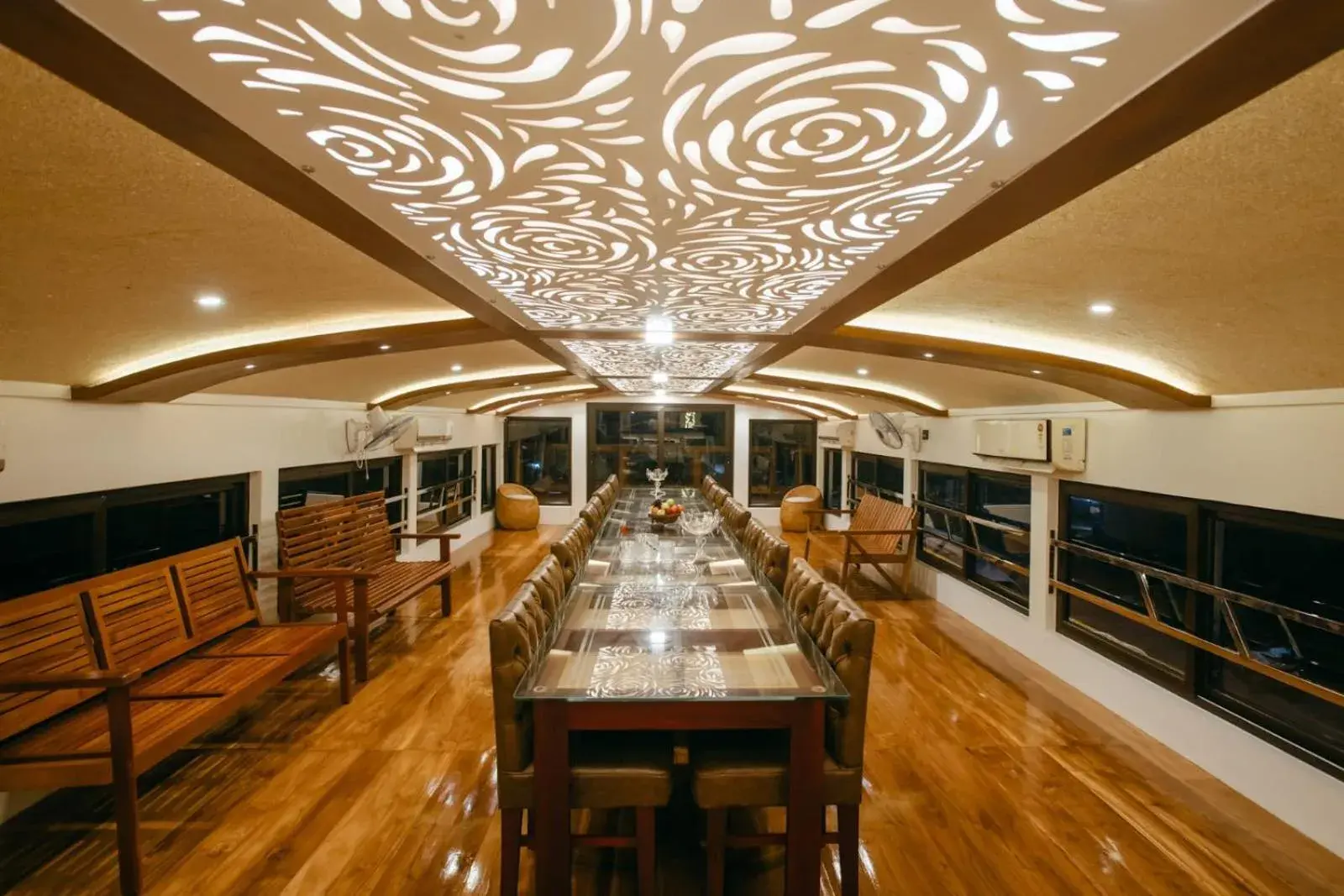 Superior King Room in Luxury Boathouse Superior King Room in Luxury Boathouse