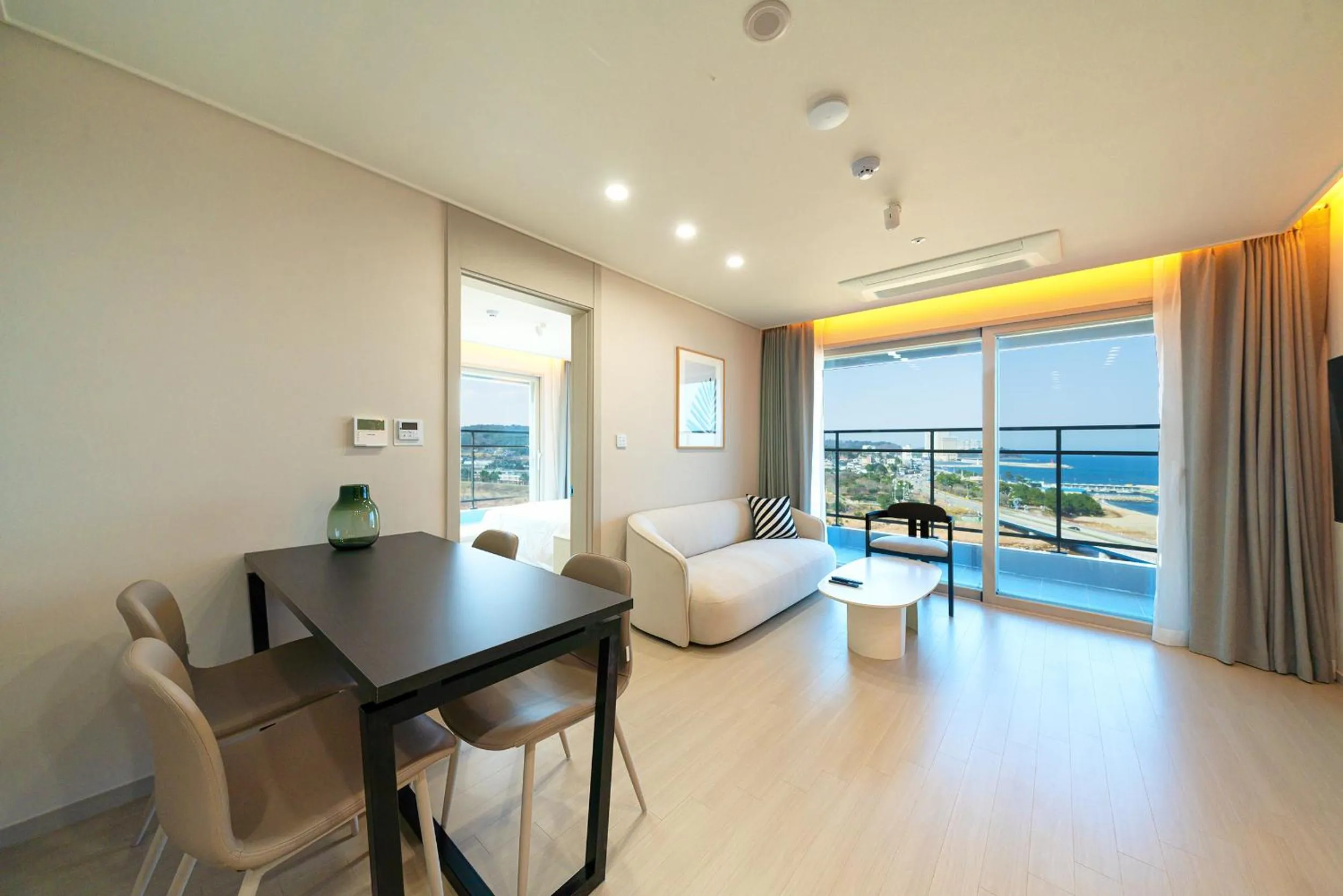 Living room in DIAMER Hotel Sokcho by AankStay