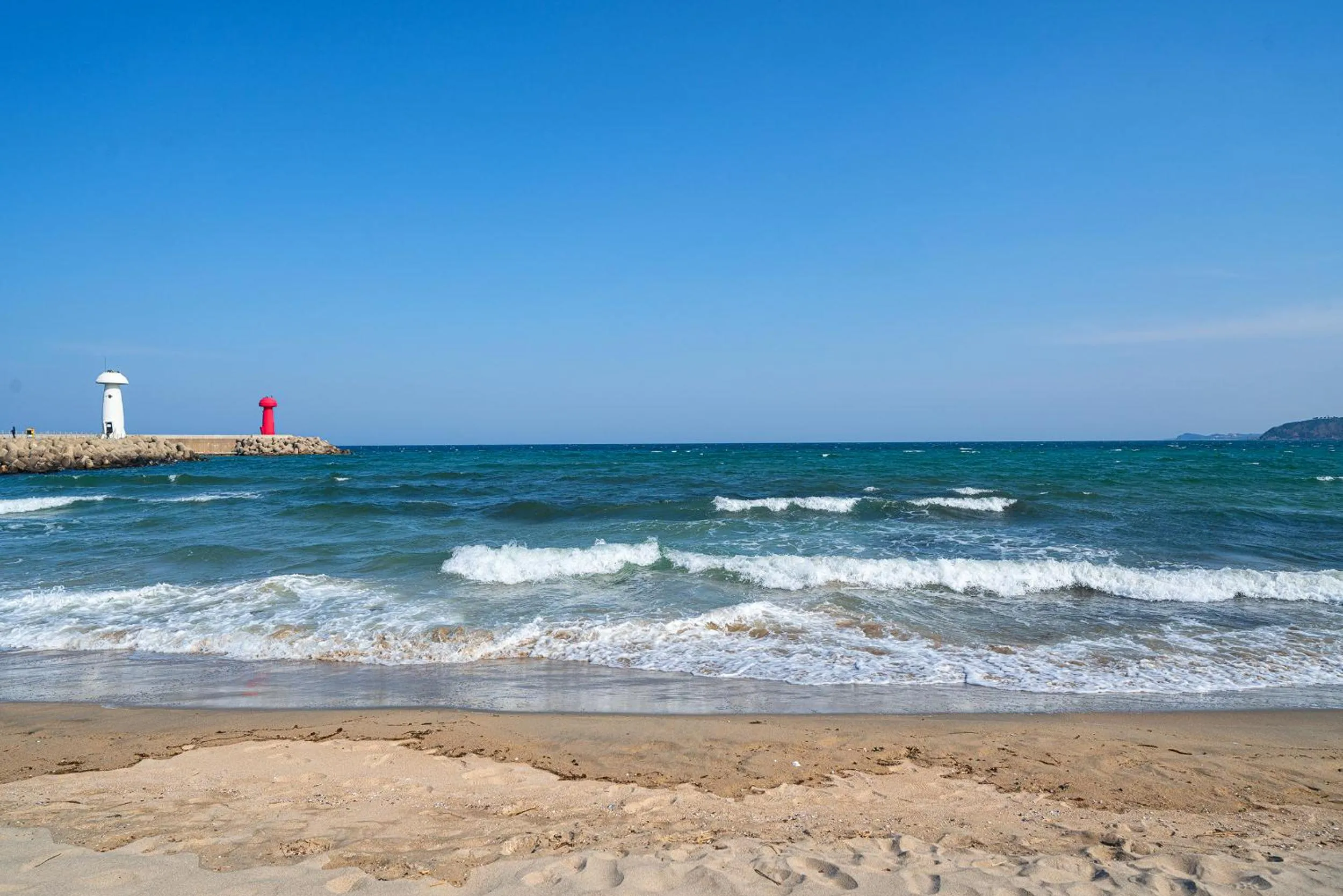 Beach in DIAMER Hotel Sokcho by AankStay