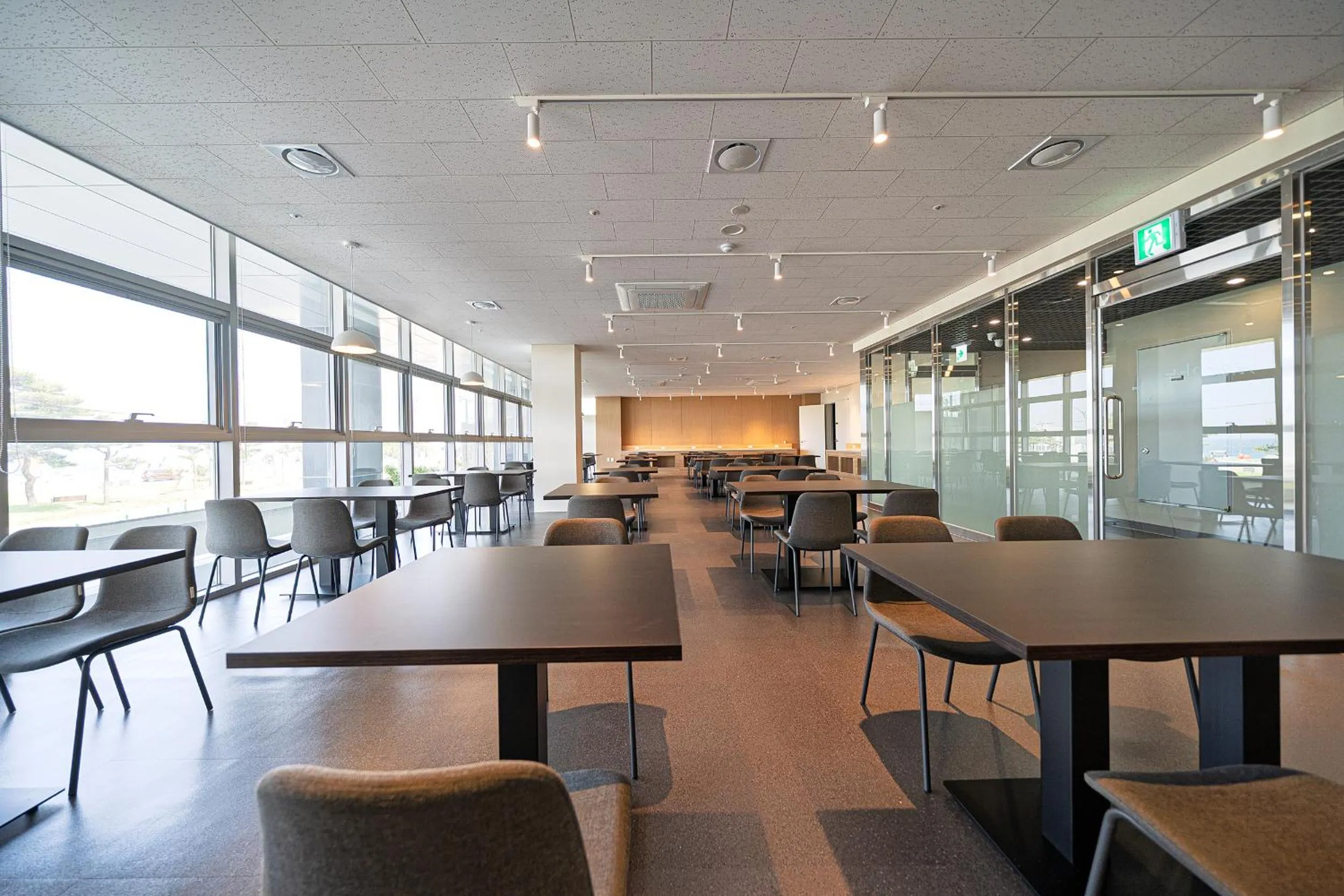 Restaurant/places to eat in DIAMER Hotel Sokcho by AankStay