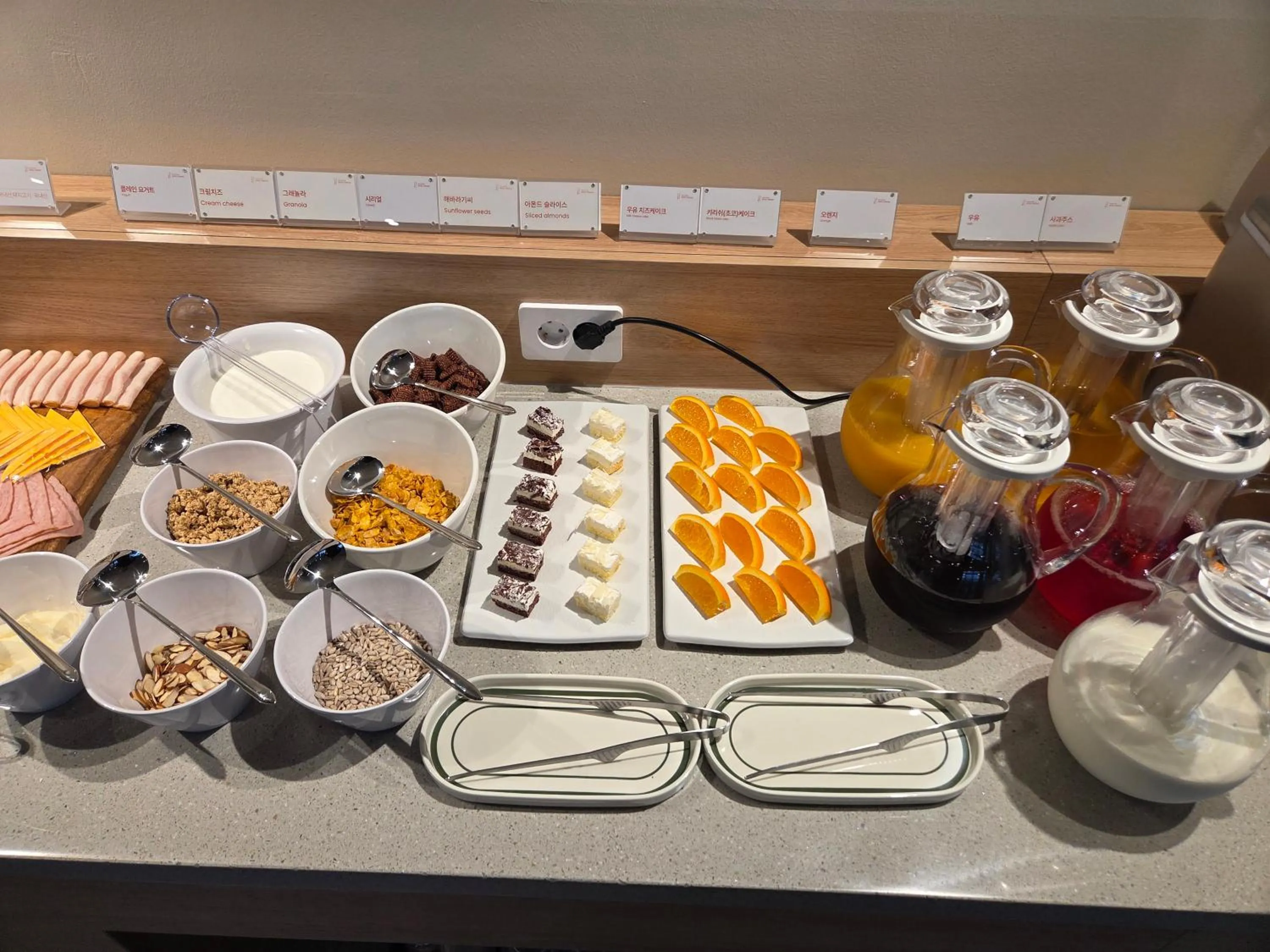 Breakfast in DIAMER Hotel Sokcho by AankStay