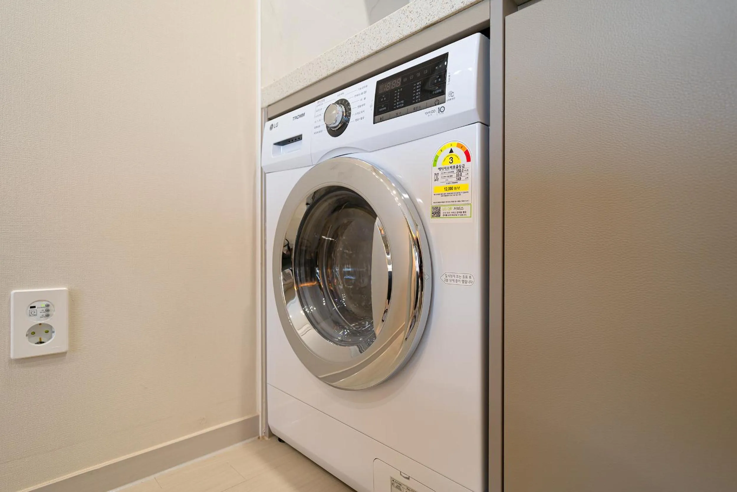 washing machine in DIAMER Hotel Sokcho by AankStay