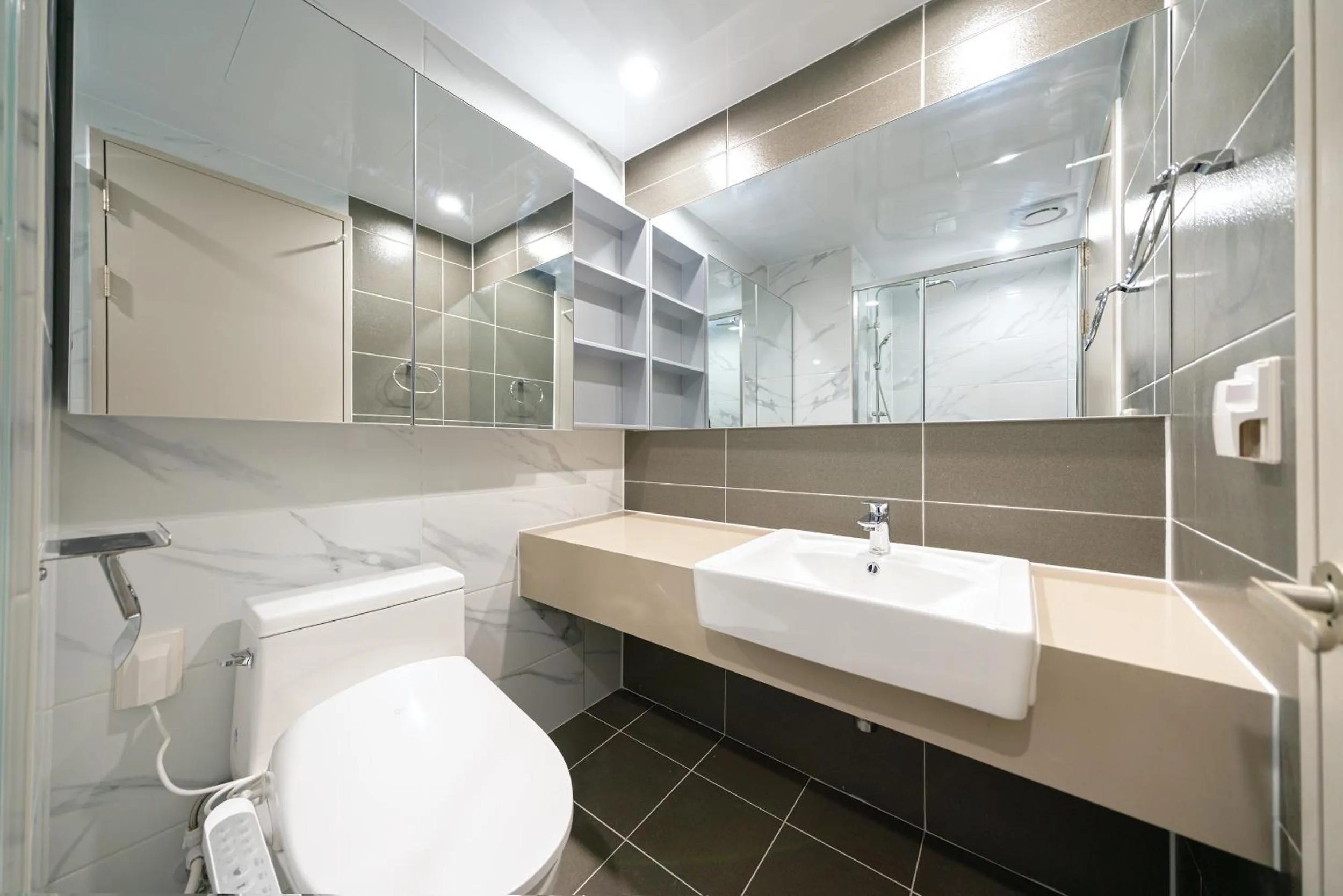 Toilet in DIAMER Hotel Sokcho by AankStay