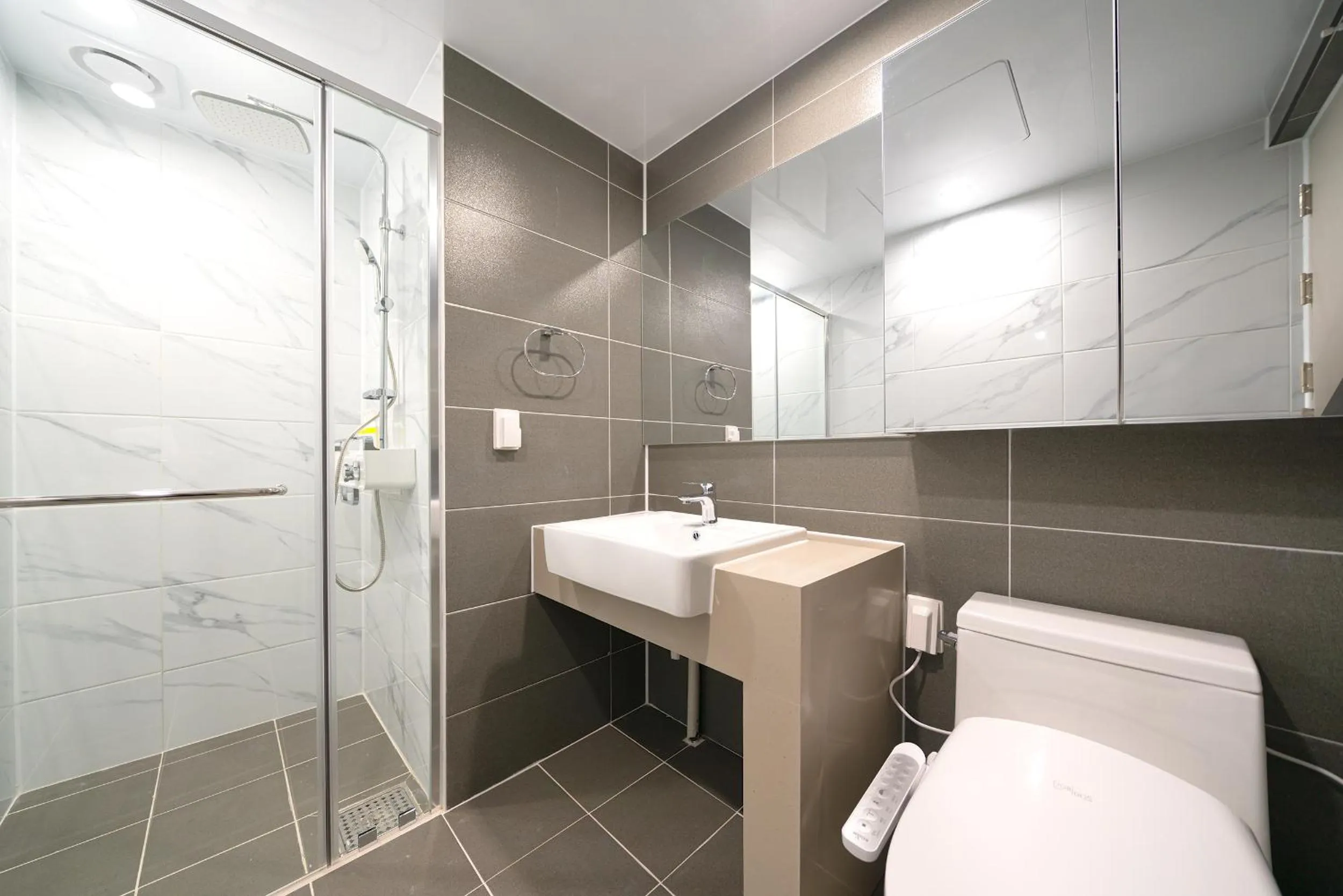 Toilet in DIAMER Hotel Sokcho by AankStay