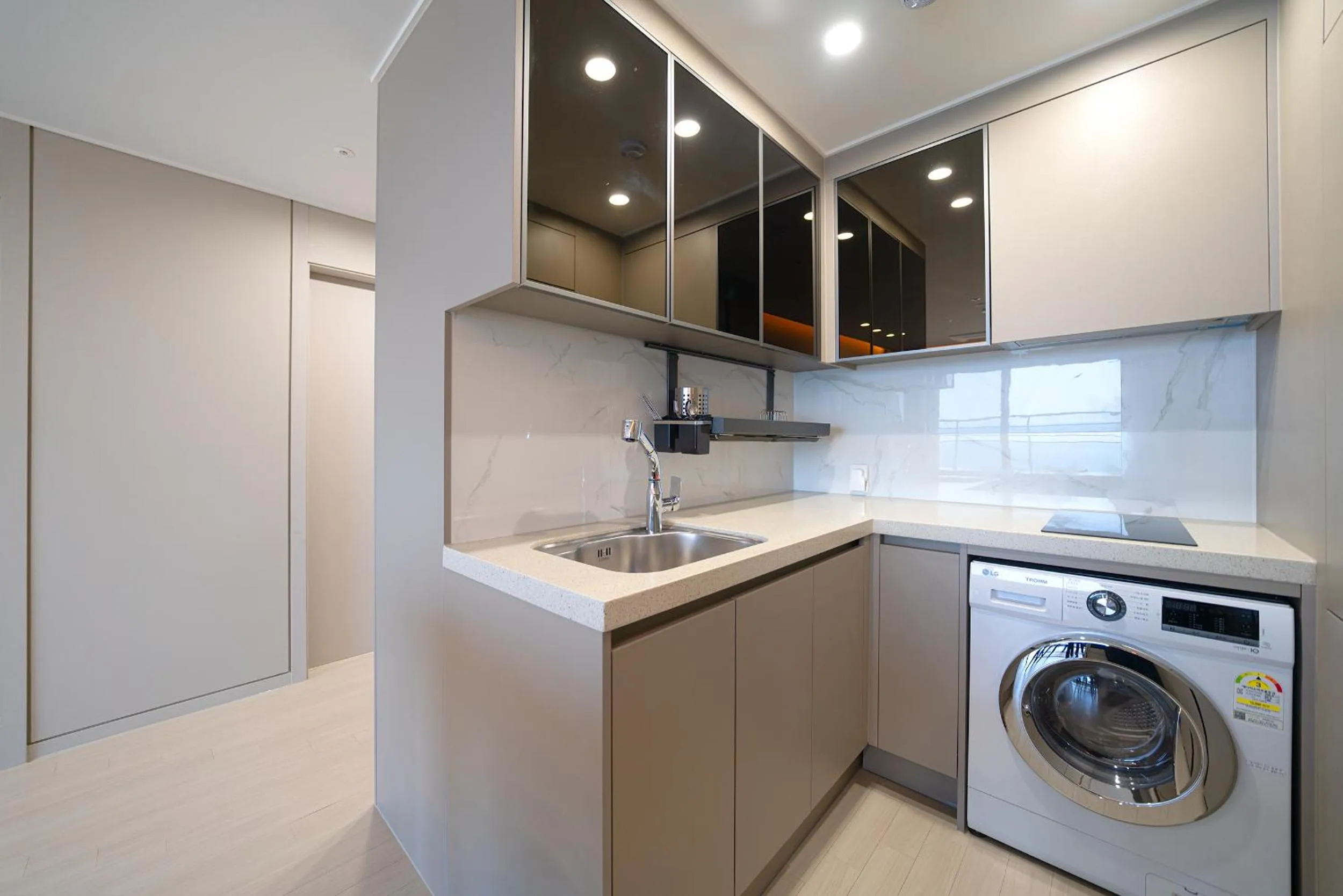 Kitchen or kitchenette in DIAMER Hotel Sokcho by AankStay