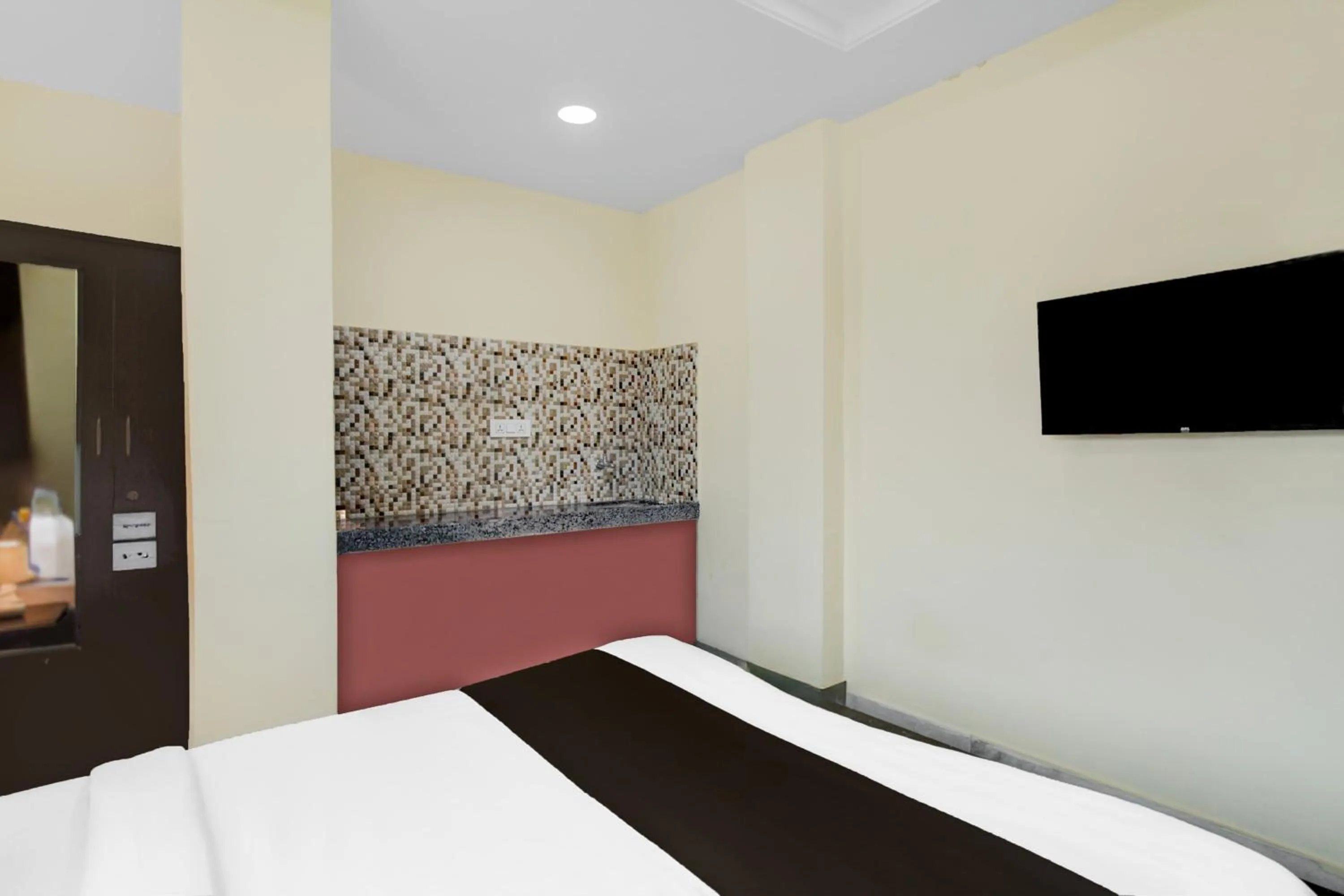 Bedroom, Bed in Super Collection O Kothapet Near Omini Hospital