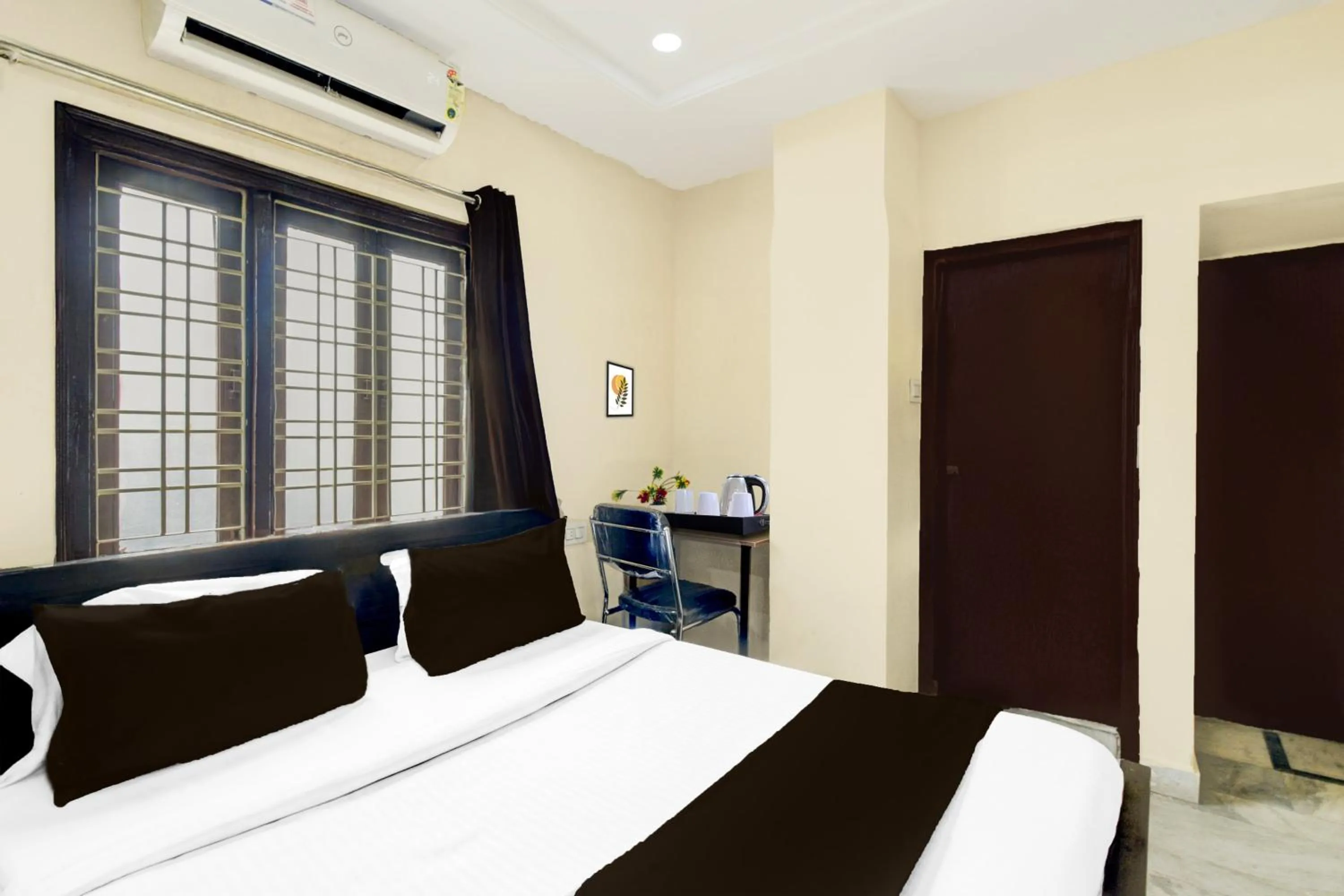 Bedroom, Bed in Super Collection O Kothapet Near Omini Hospital