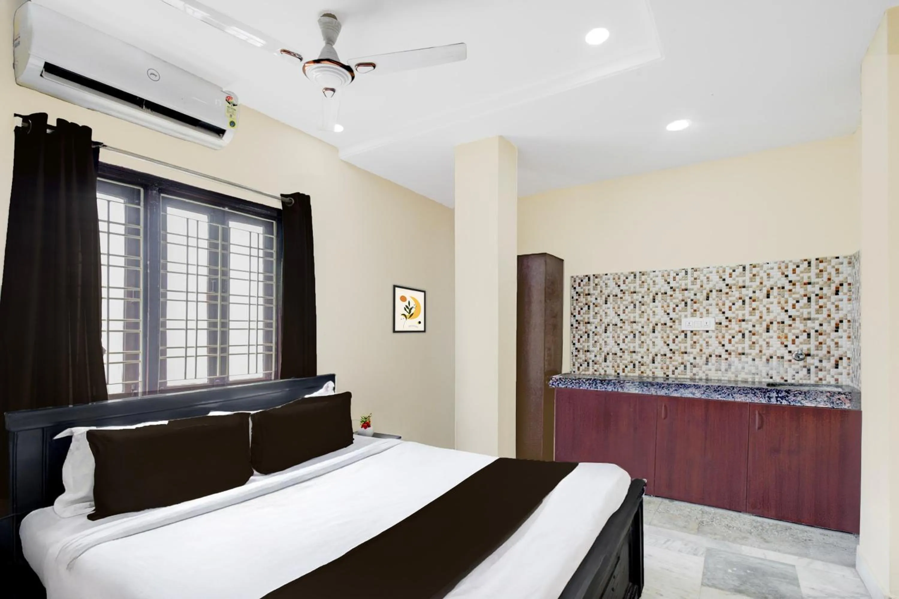 Bedroom, Bed in Super Collection O Kothapet Near Omini Hospital