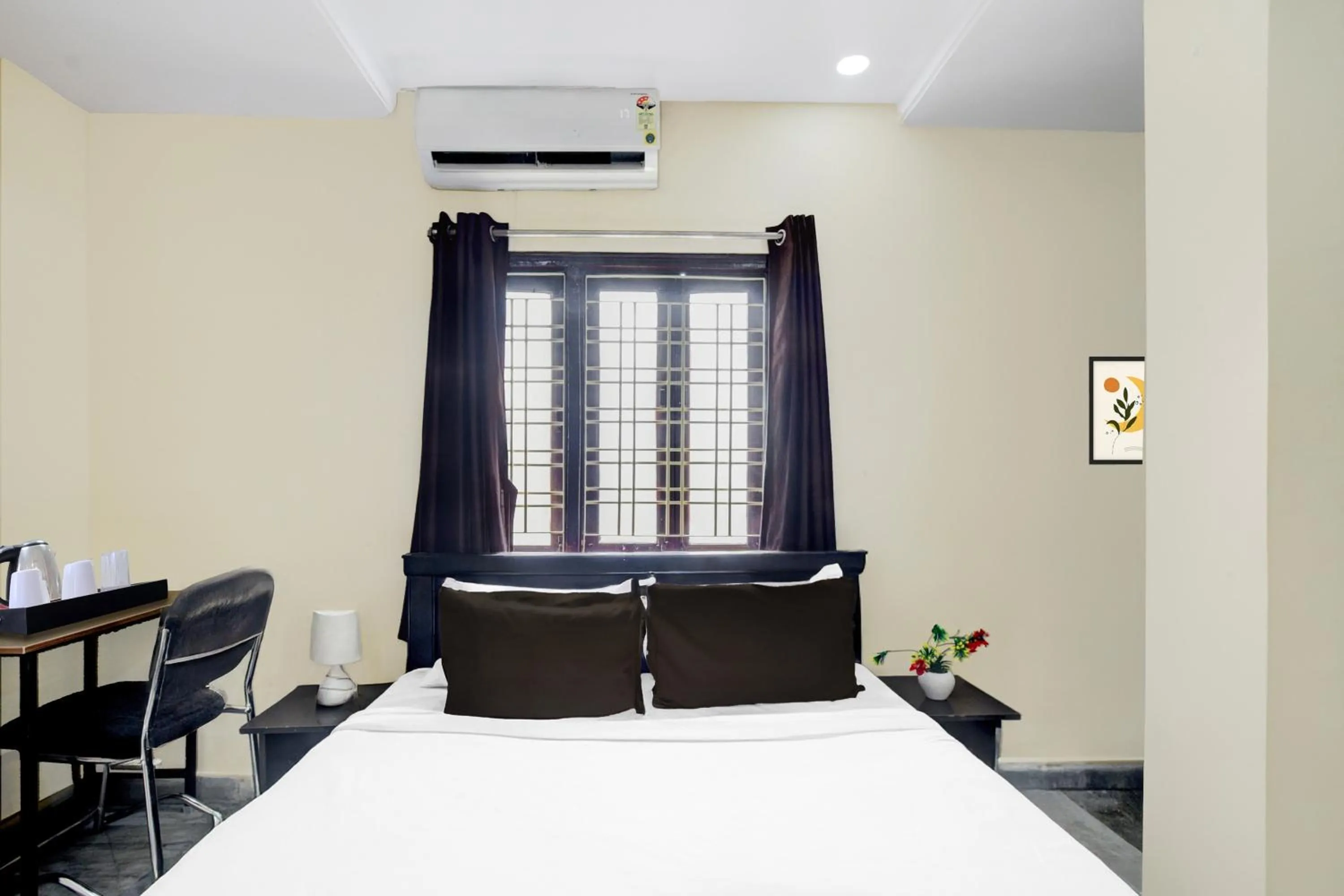 Bedroom, Bed in Super Collection O Kothapet Near Omini Hospital